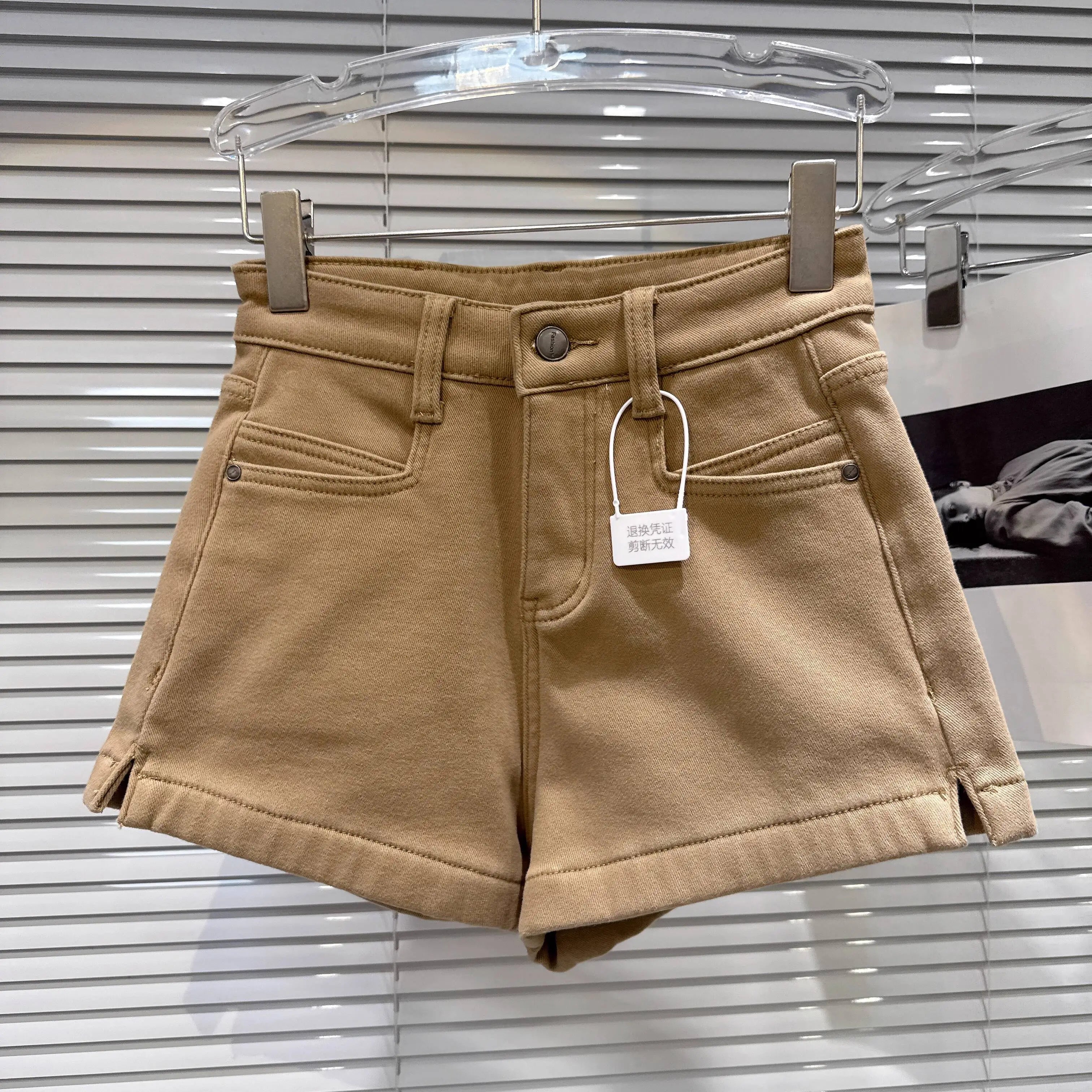 Winter New Street Style Solid Color Fleece-Lined Straight Shorts For Women Solid Color Wide-leg Short Pants 11A07807 Khaki