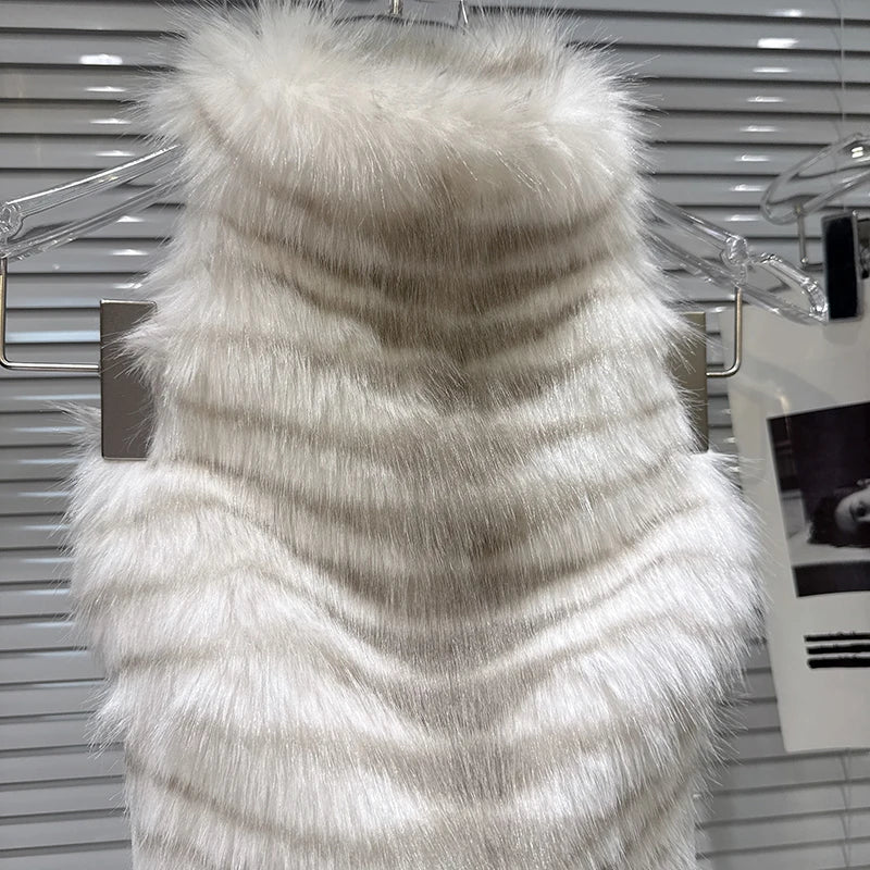 Winter New Fashion Gradient Faux Fur Patchwork Backless Halter Top For Women Outwear Vest Female Trend 11A07670