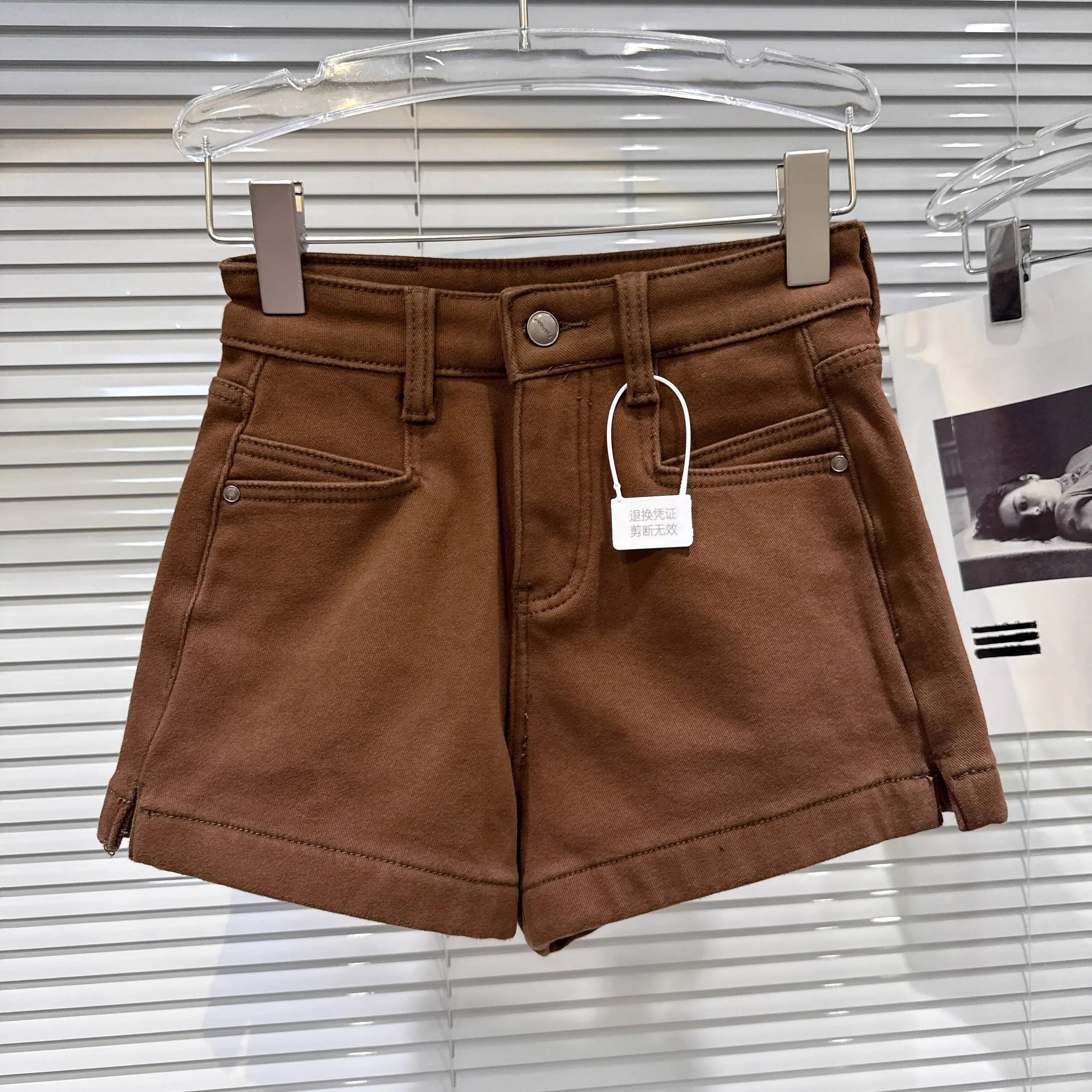 Winter New Street Style Solid Color Fleece-Lined Straight Shorts For Women Solid Color Wide-leg Short Pants 11A07807 Brown
