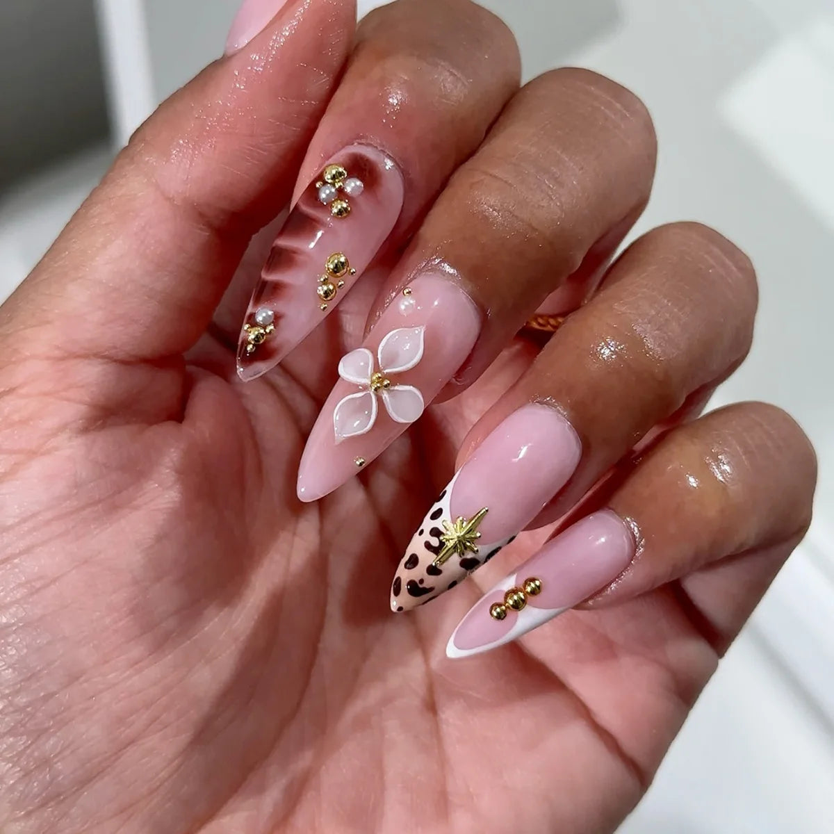 24Pcs Mid-length Almond Press on Fake Nails with 3D Flower French Leopard Print False Nails Pearl Wearable Full Cover Nails Tips 2XB1-13470