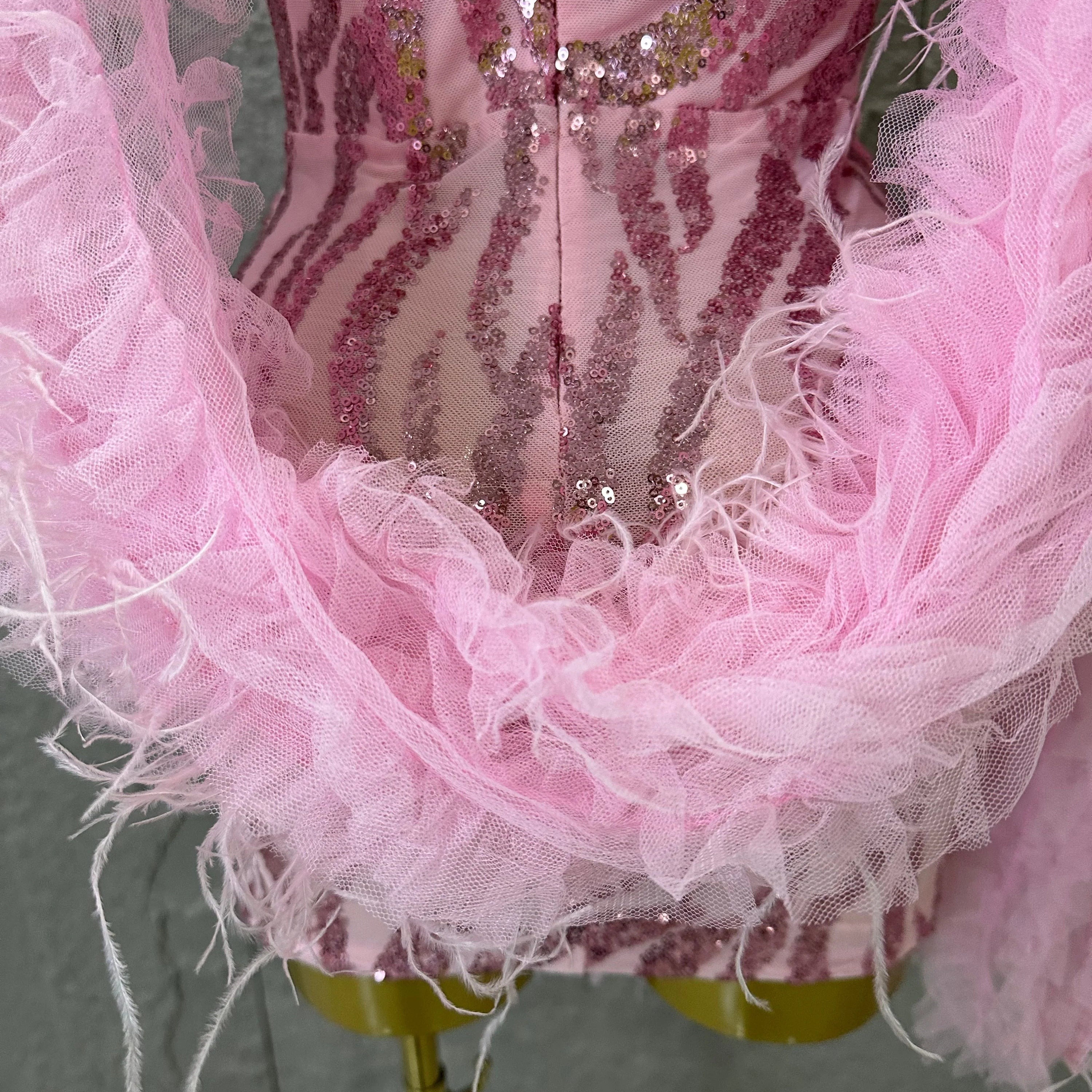 Luxurious Feather Trim Shawl Women Elegant Sheer Mesh Tulle Evening Gown Party Prom Formal Event Party Costume