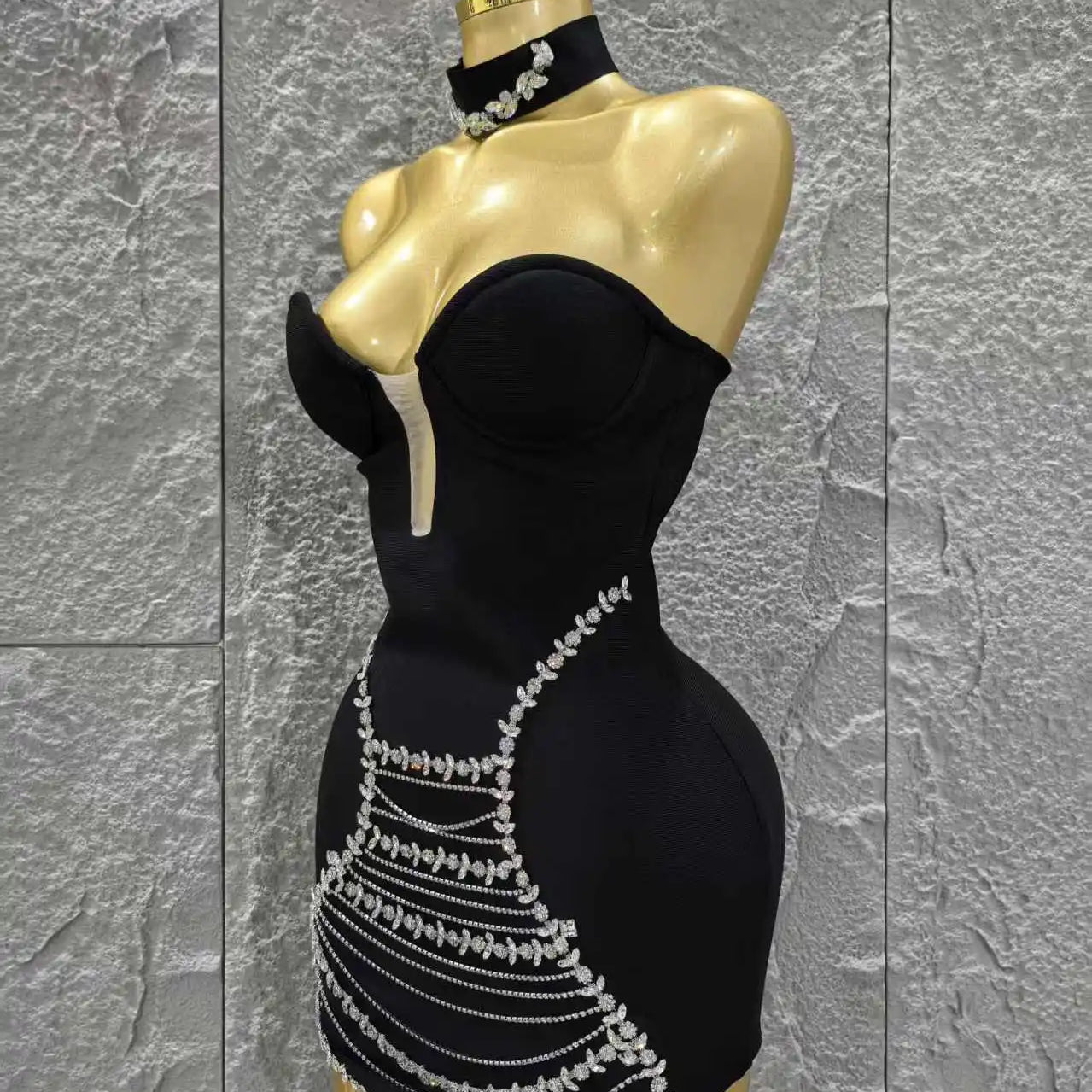 Black Color Women Sexy Strapless Shinning Crustal Bodycon Mini Bandage Dress Necklace Fashion Celebrate Evening Party Outfit