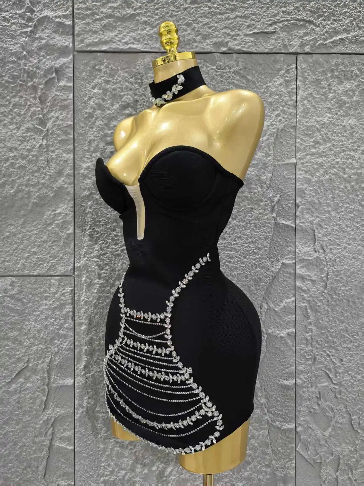 Black Color Women Sexy Strapless Shinning Crustal Bodycon Mini Bandage Dress Necklace Fashion Celebrate Evening Party Outfit