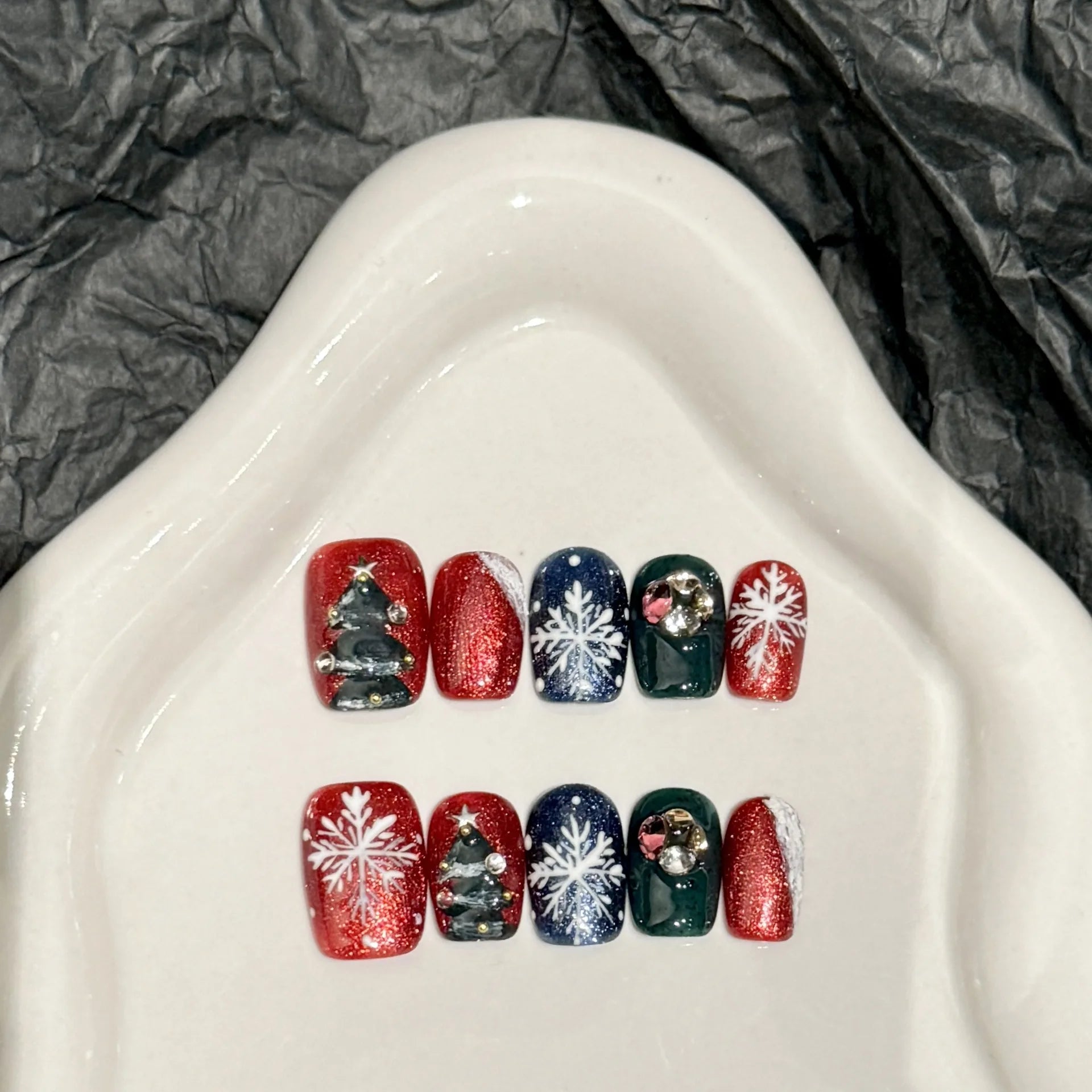 10Pcs Lovely Short Christmas Handmade Nails Cartoon Snowman Stick on Gel Nails with Glue Glitter French False Nail Manicure Tips 3 XS