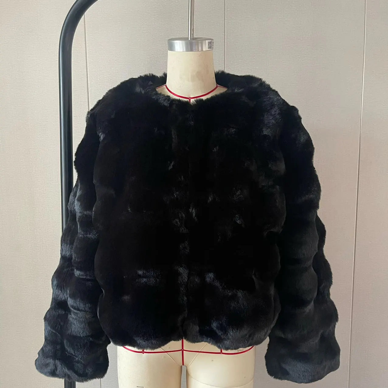 White Fur Coat for Women Autumn and Winter Short Imitation Fur Plush Collarless Top Short Top Warm black