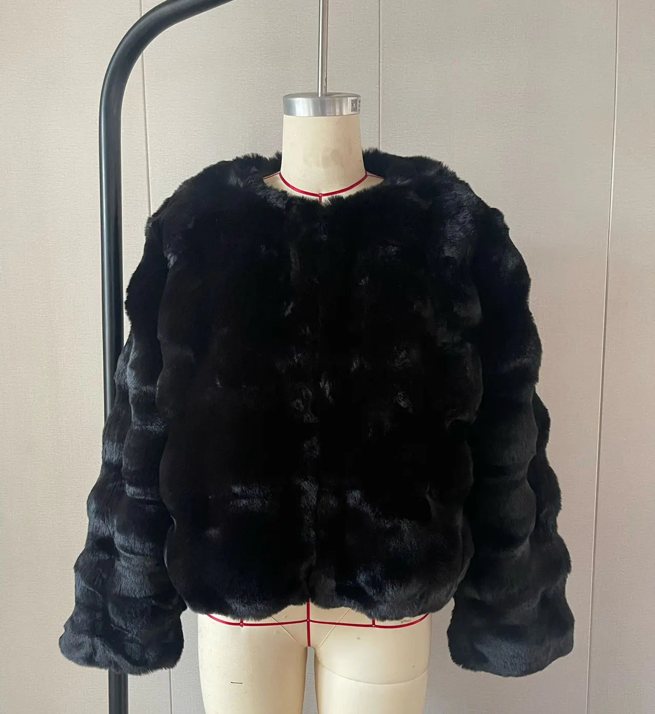 White Fur Coat for Women Autumn and Winter Short Imitation Fur Plush Collarless Top Short Top Warm black