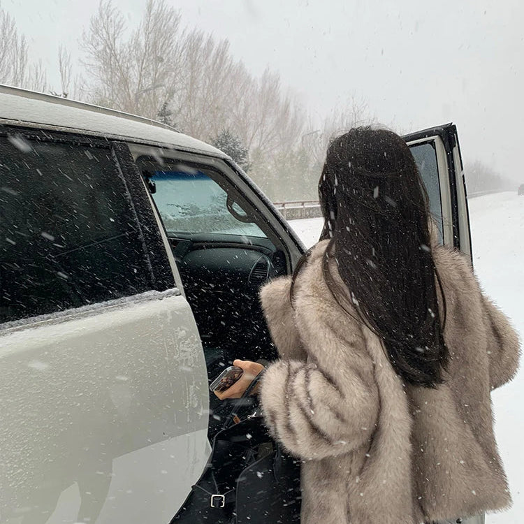 Lautaro Autumn Winter Oversized Loose Casual Luxury Soft Thick Warm Hairy Faux Fox Fur Coat Women Long Sleeve Fluffy Jacket 2024