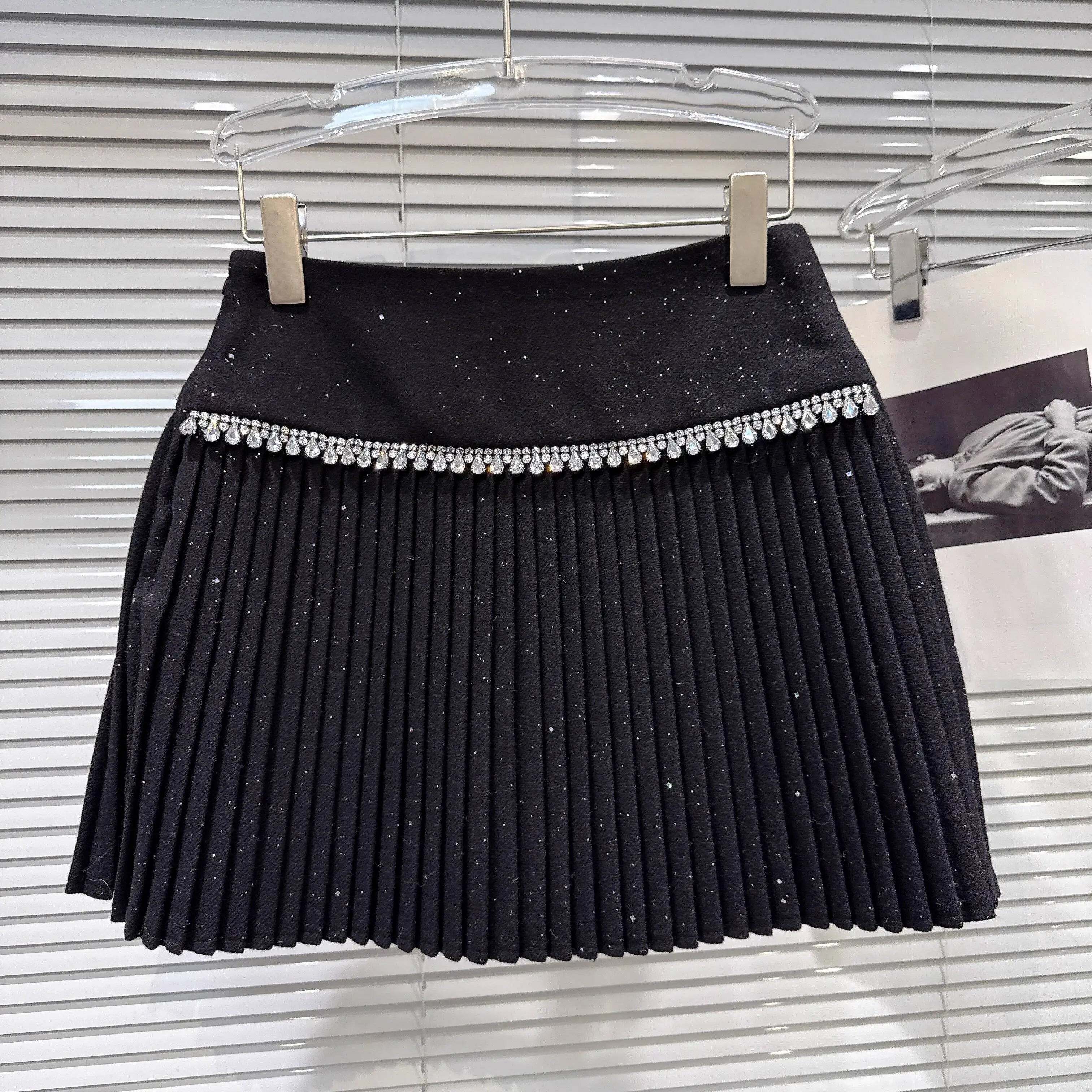 Winter New Heavy Industry Diamond Edge Woolen Solid Color Skirts For Women Versatile Pleated Skirt Female 11A07961 Black