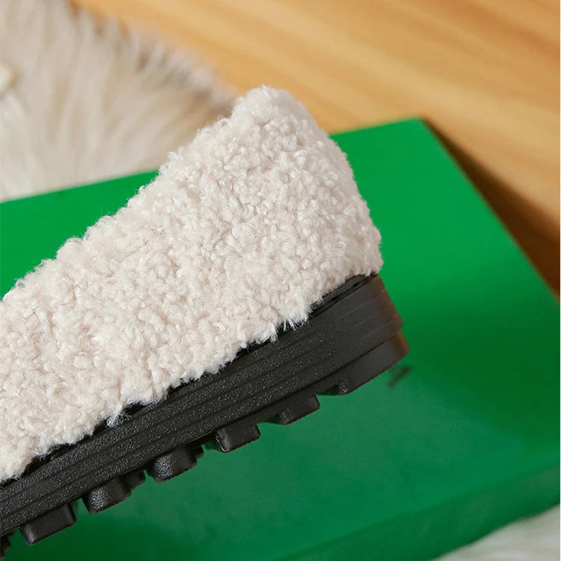 Women's plush cotton shoes Winter outdoor warm snow boots Flat bottomed Lefu shoes Lambhair Metal decoration design Large 41-43