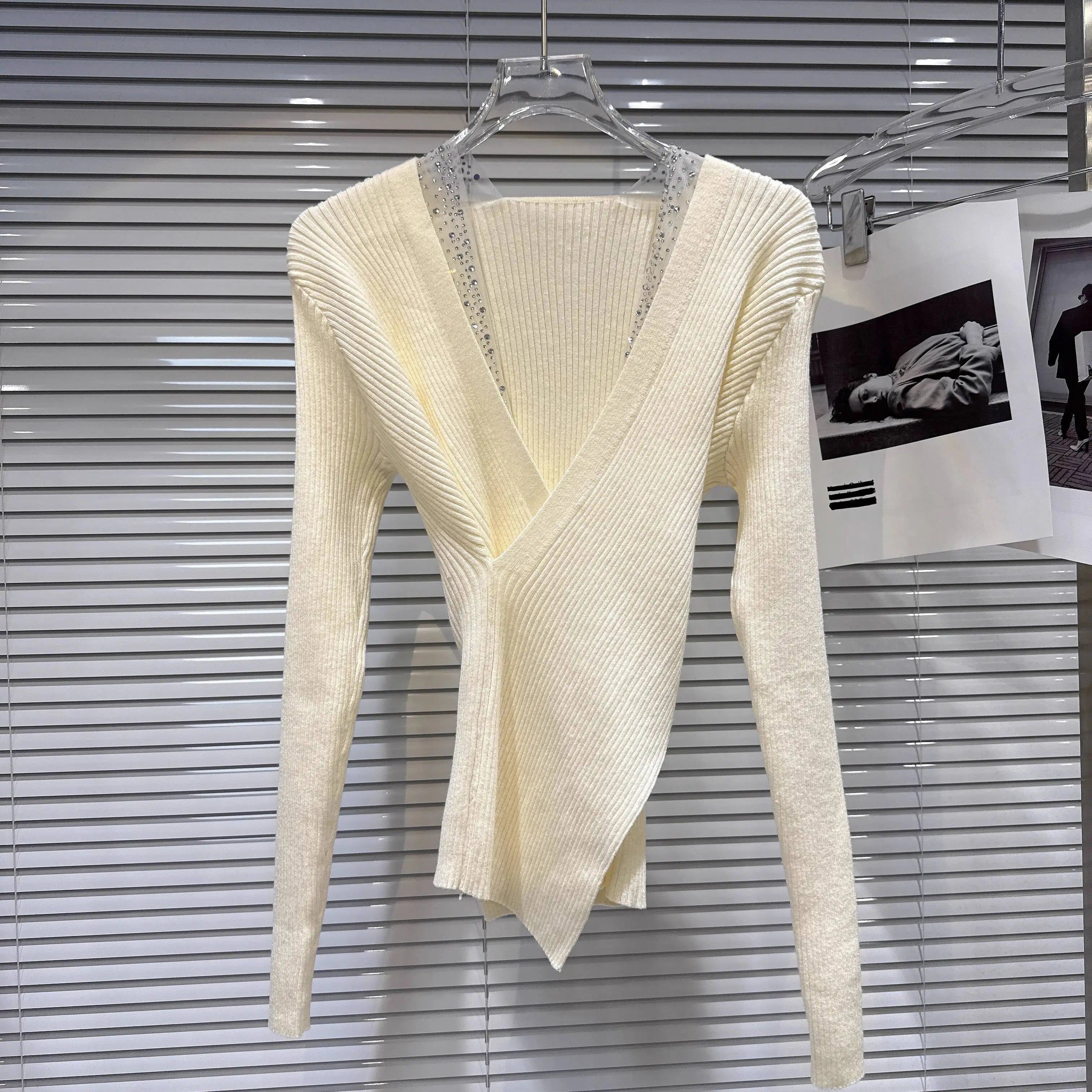 Winter New Fashion Deep V-Neck Rhinestone Mesh Edge Waist-Cinching Knitted Sweater For Women Slim Fit Tops 11A07808 Apricot One Size