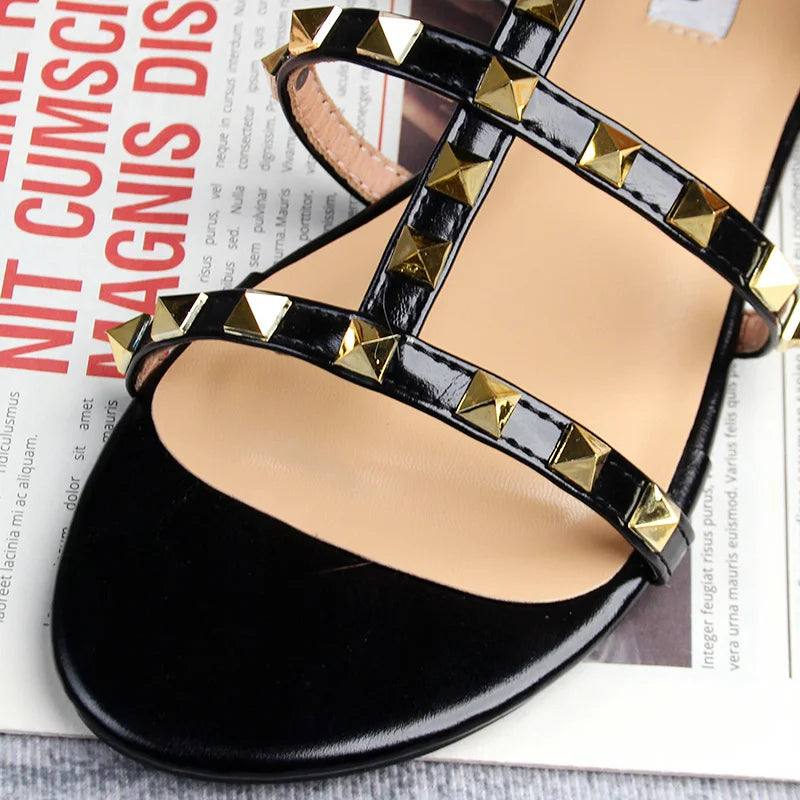 2023 summer women's sandals ladies casual flat shoes simple style Fashion rivet design walking and shopping Large size 41-43