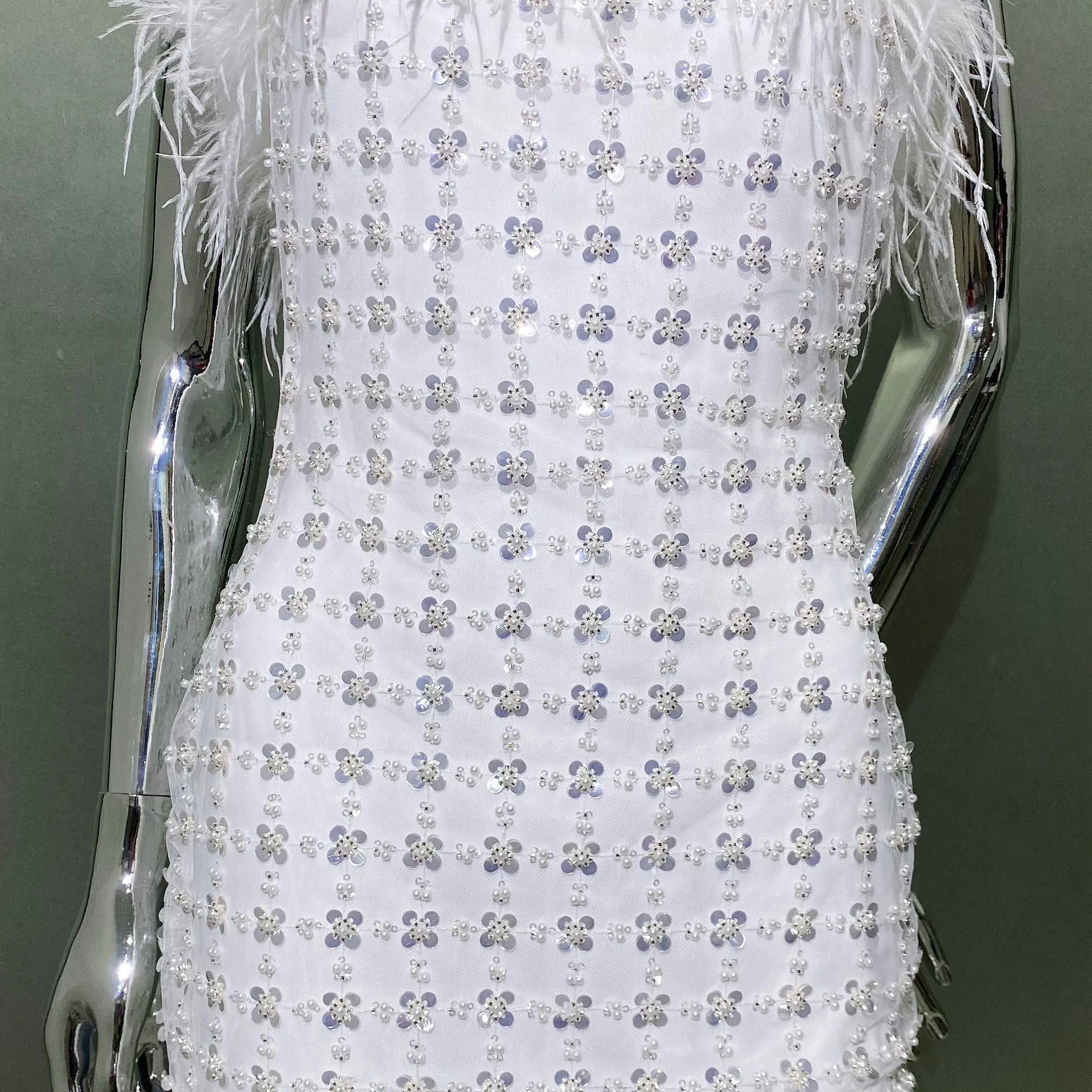 2024 New Luxury Feather Sequins Beading White Strapless Mini Dress Celebrity Birthday Party Evening Dress Wedding Party outfit