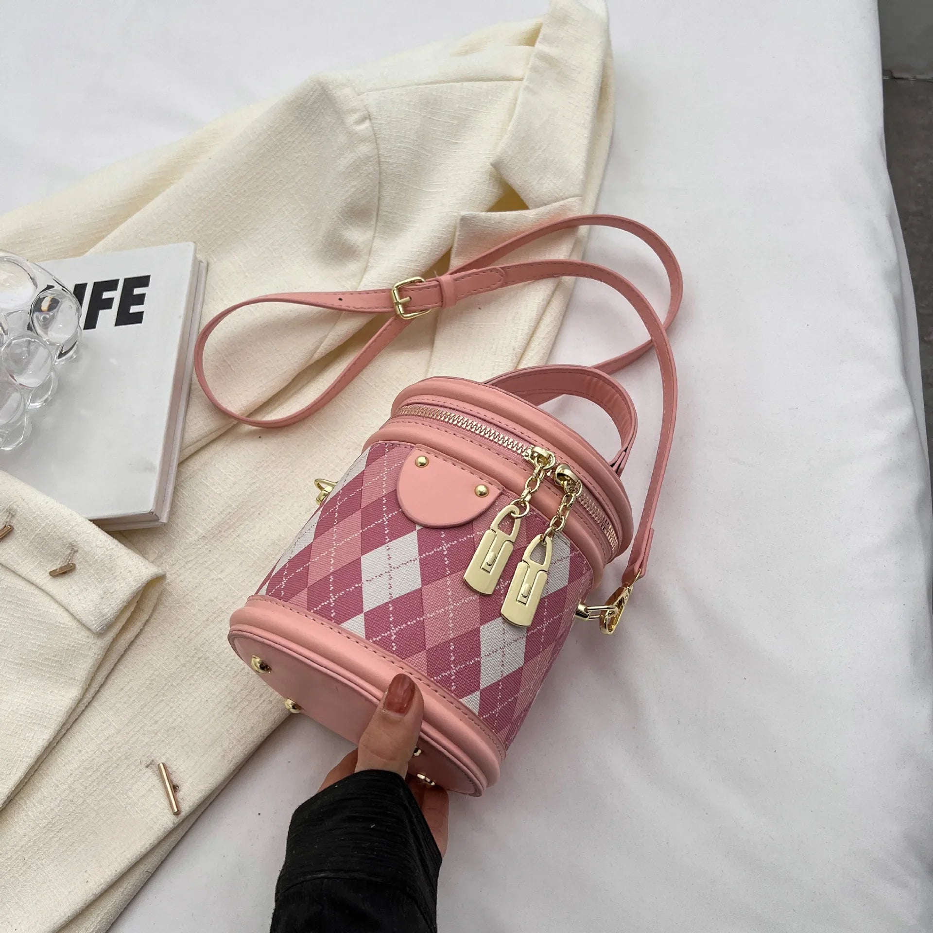 Women's Bag for Women Fashion Luxury Designer Zipper Small Handbags For Women Leather Bucket Shoulder Bag 2023 New Trend Pendant Pink-no doll