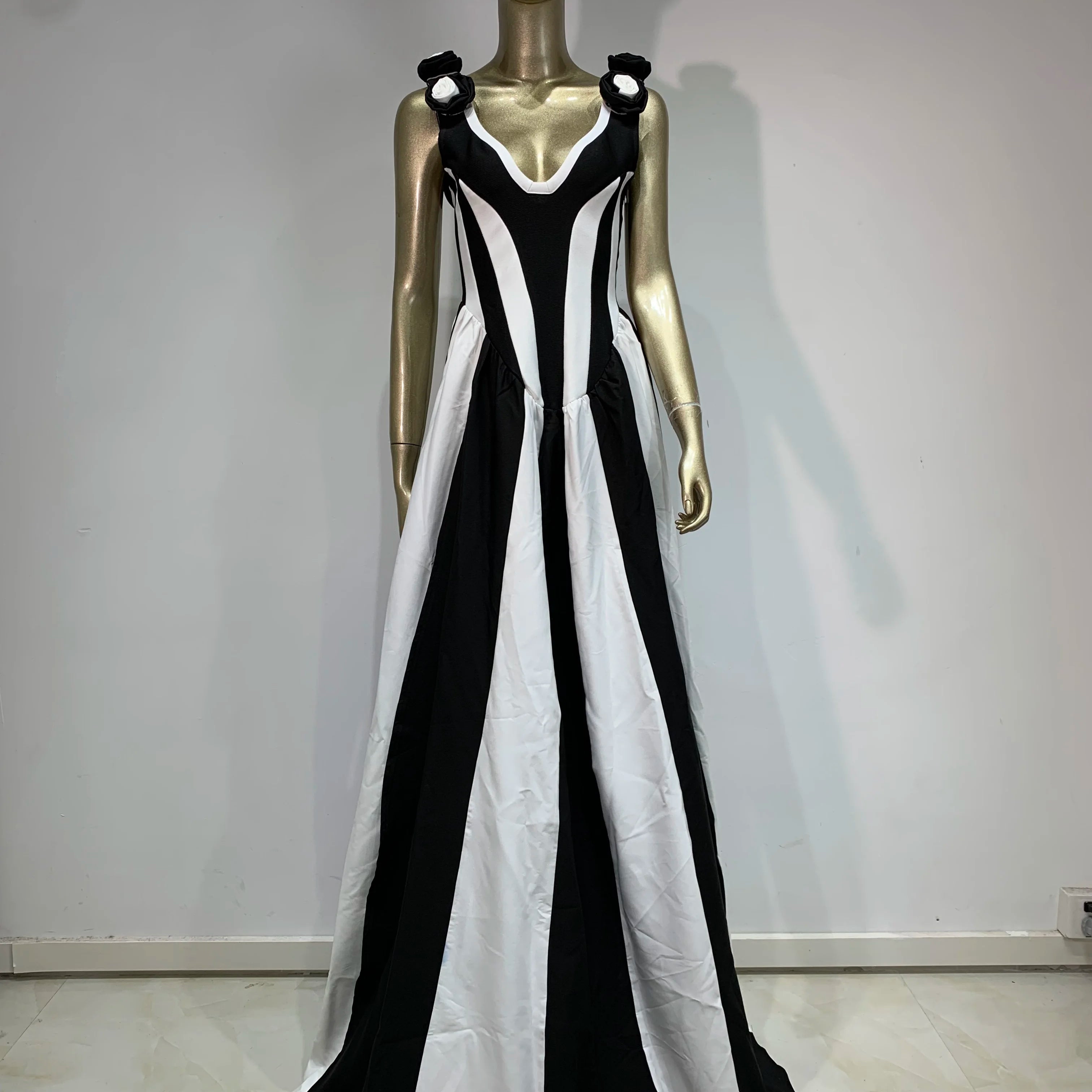 2025 New Spring Women Sleeveless Sexy V-Neck Bodycon Long Bandage Dress Fashion Celebrate Birthday Evening Party Dress Vestido