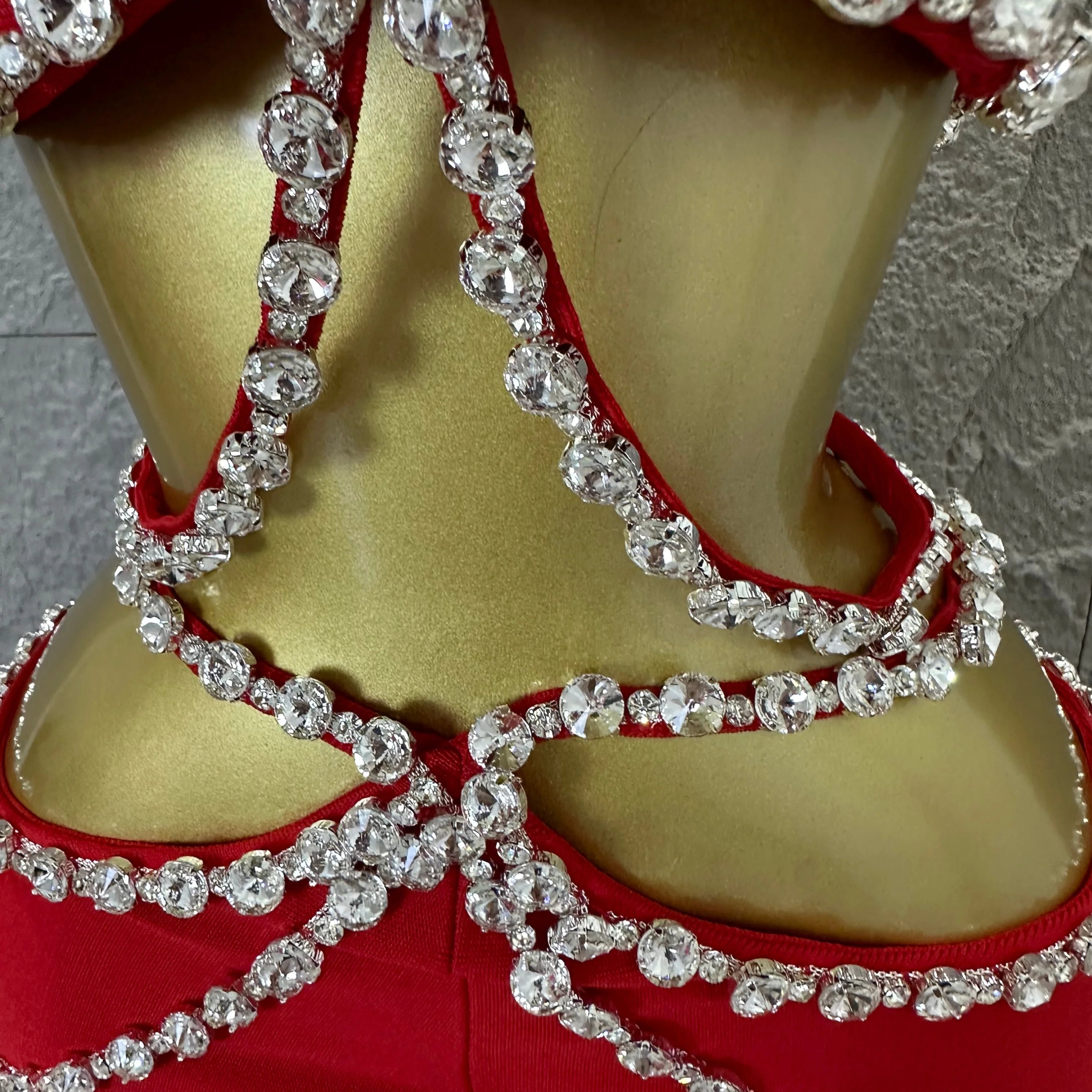 Luxurious Red Two Piece Set Women Sexy Halter Neck Crystal Cutout Crop Top Flare Pants Outfit Stage Performance Costume