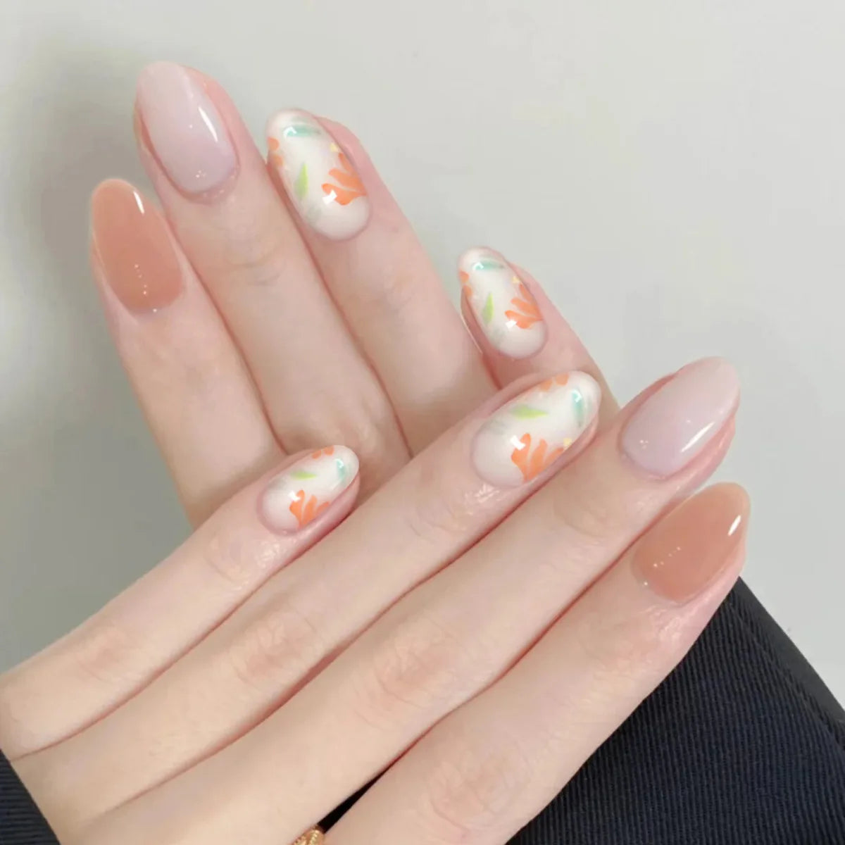 24Pcs Nude Pink Press on Fake Nails with Flower Design Short Almond French False Nails Golden Stripes Manicure Wearable Nail Tip 927