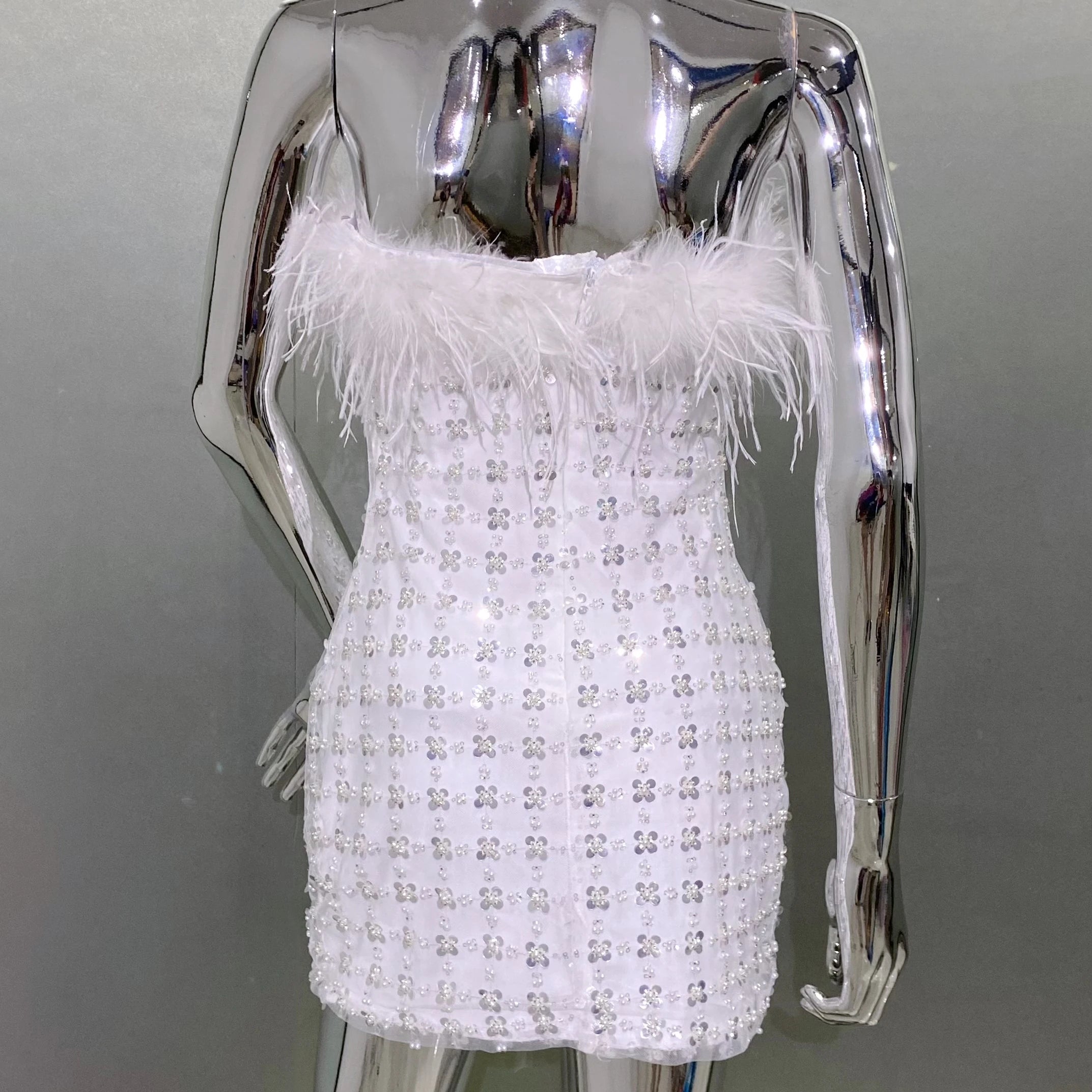 2024 New Summer White Color Women Sexy Sttrapless Bodycon Mini Dress Feathers Rhinestones Celebrate Birthday Girls' Cute Dress