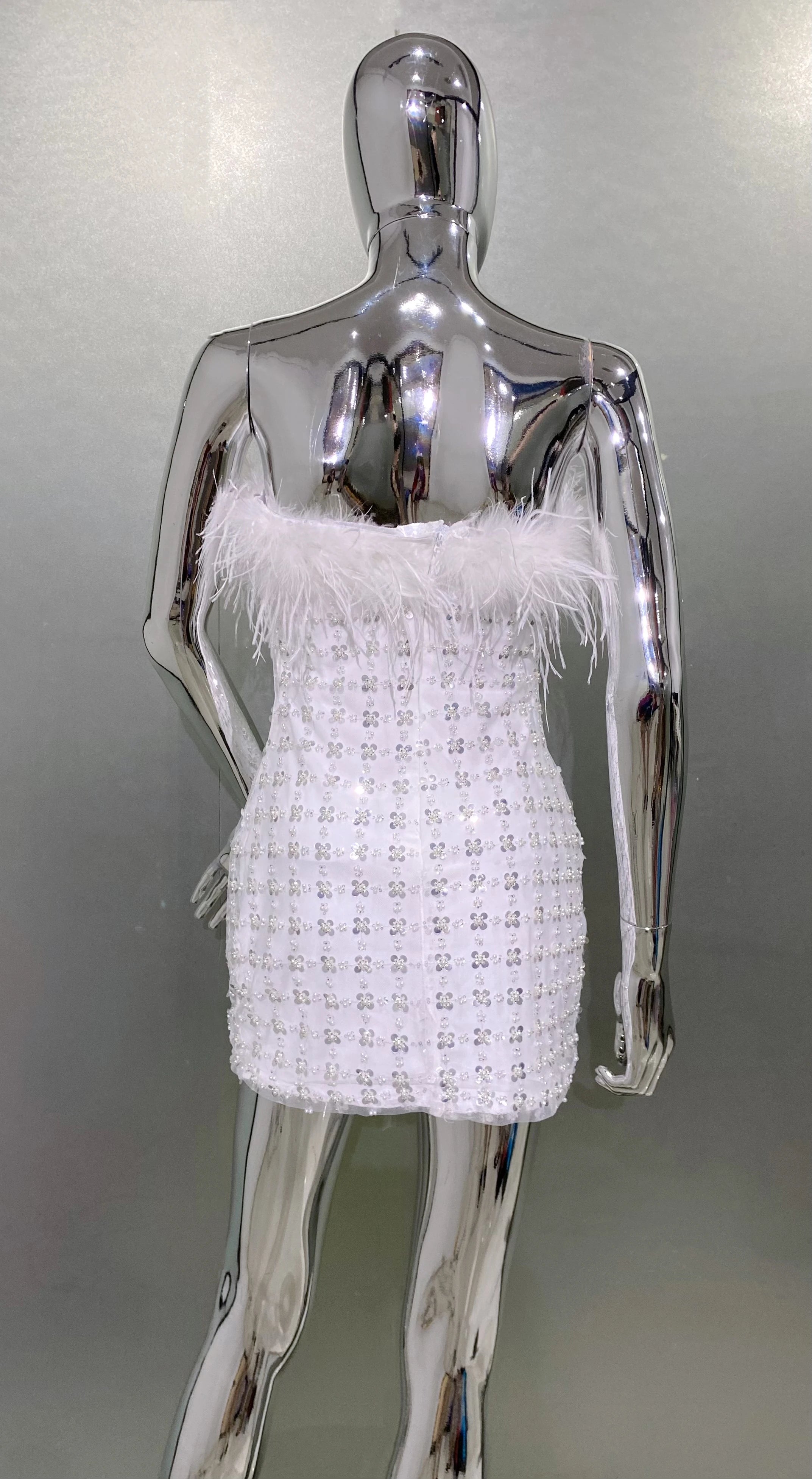 2024 New Summer White Color Women Sexy Sttrapless Bodycon Mini Dress Feathers Rhinestones Celebrate Birthday Girls' Cute Dress