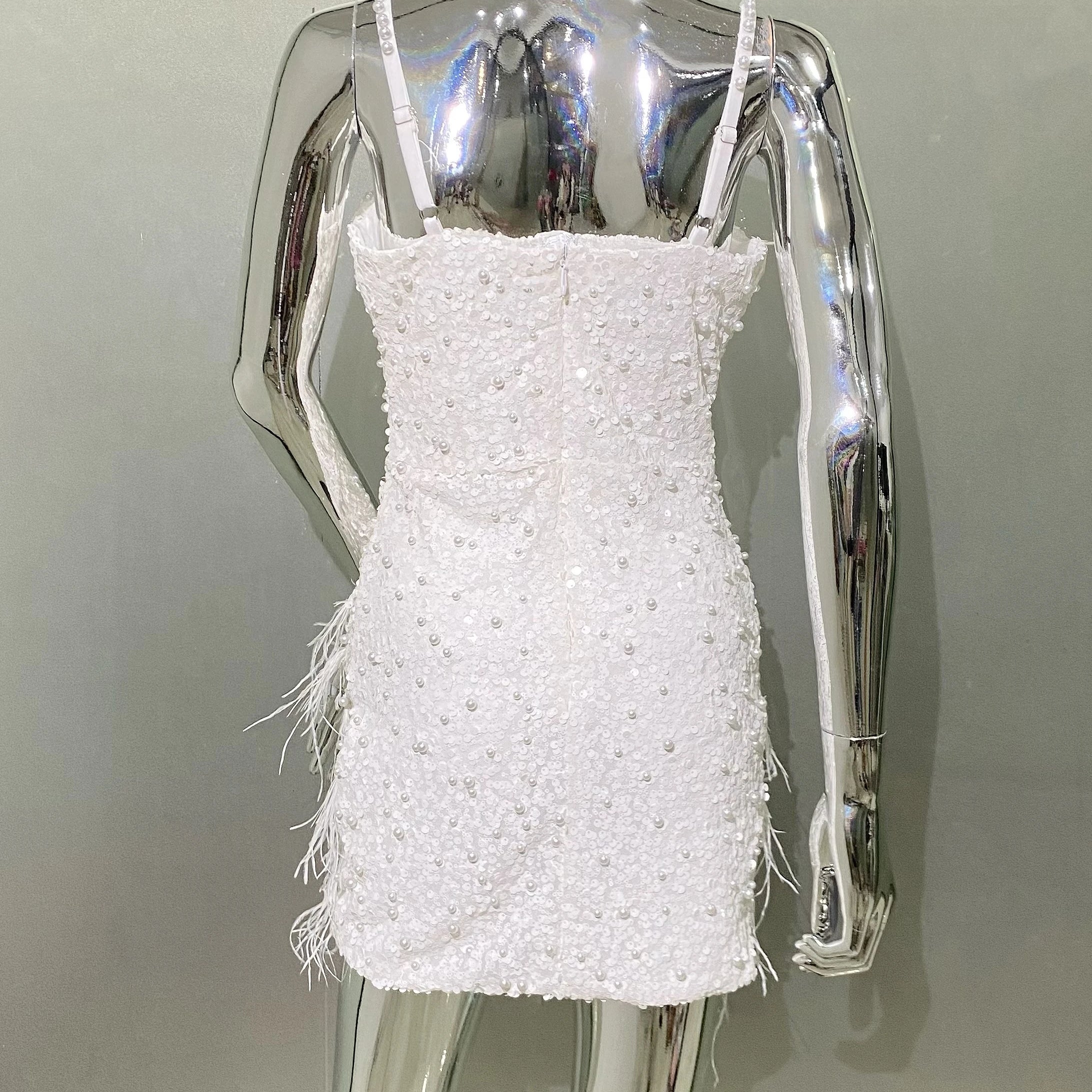New Summer White Color Women Sleeveless Sexy V-Neck Bodycon Mini Dress Pearl Beading Feathers Nightclub Party Birthday Dress