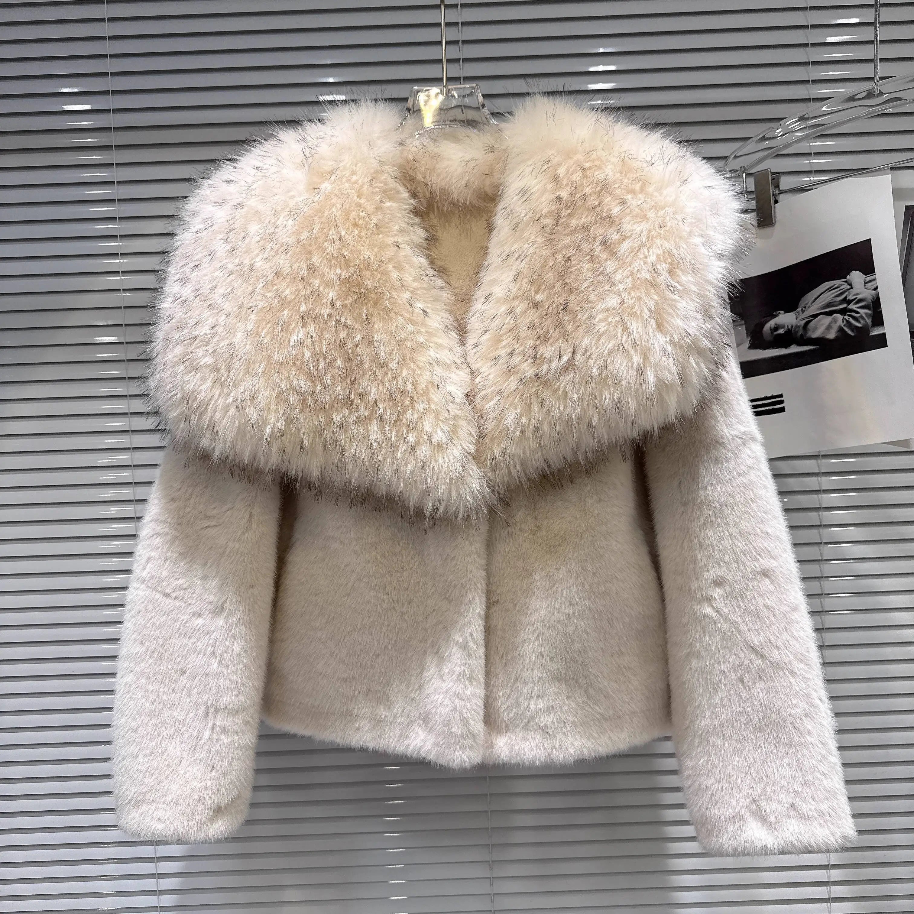 Winter New Fashion Big Fur Collar Faux Fur Short Coat For Women Versatile High Quality Thicken Jacket Female 11A07809 Creamy-white One Size