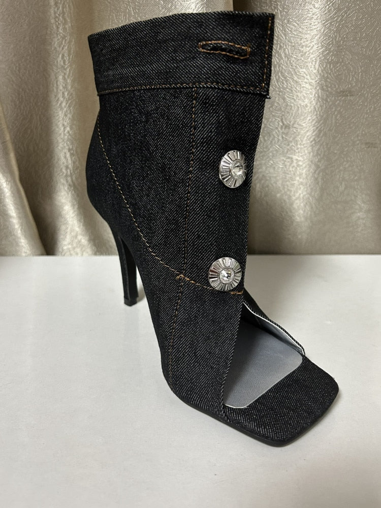 Women's Summer European and American Vintage Denim Slim High Heel Button Sandals Fashion New Open Teeth Large Size Sandals 137-black