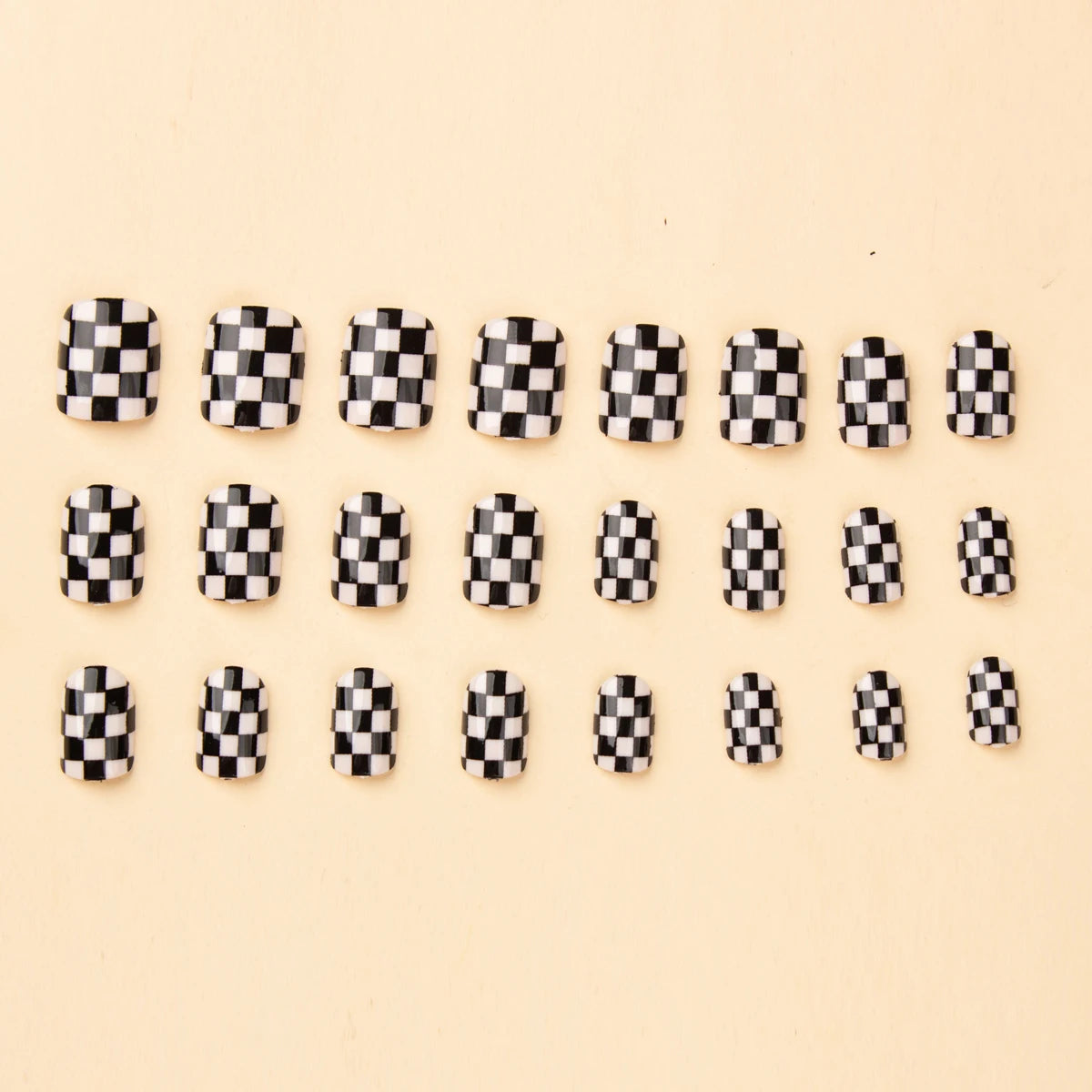 24Pcs/Set Square Short Press On Nails Y2K Cool Black-and-white Chequer Fake Nails Reusable False Nail Jelly Tabs For Women/Girls