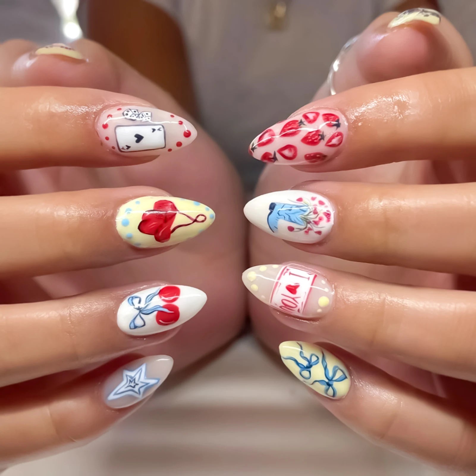 Y2K Girls Almond Fake Nails 24Pcs Colorful Press On Nails Strawberry/Bowknot/Star Printed Party Charm Manicure Stick-on Nail Art As show