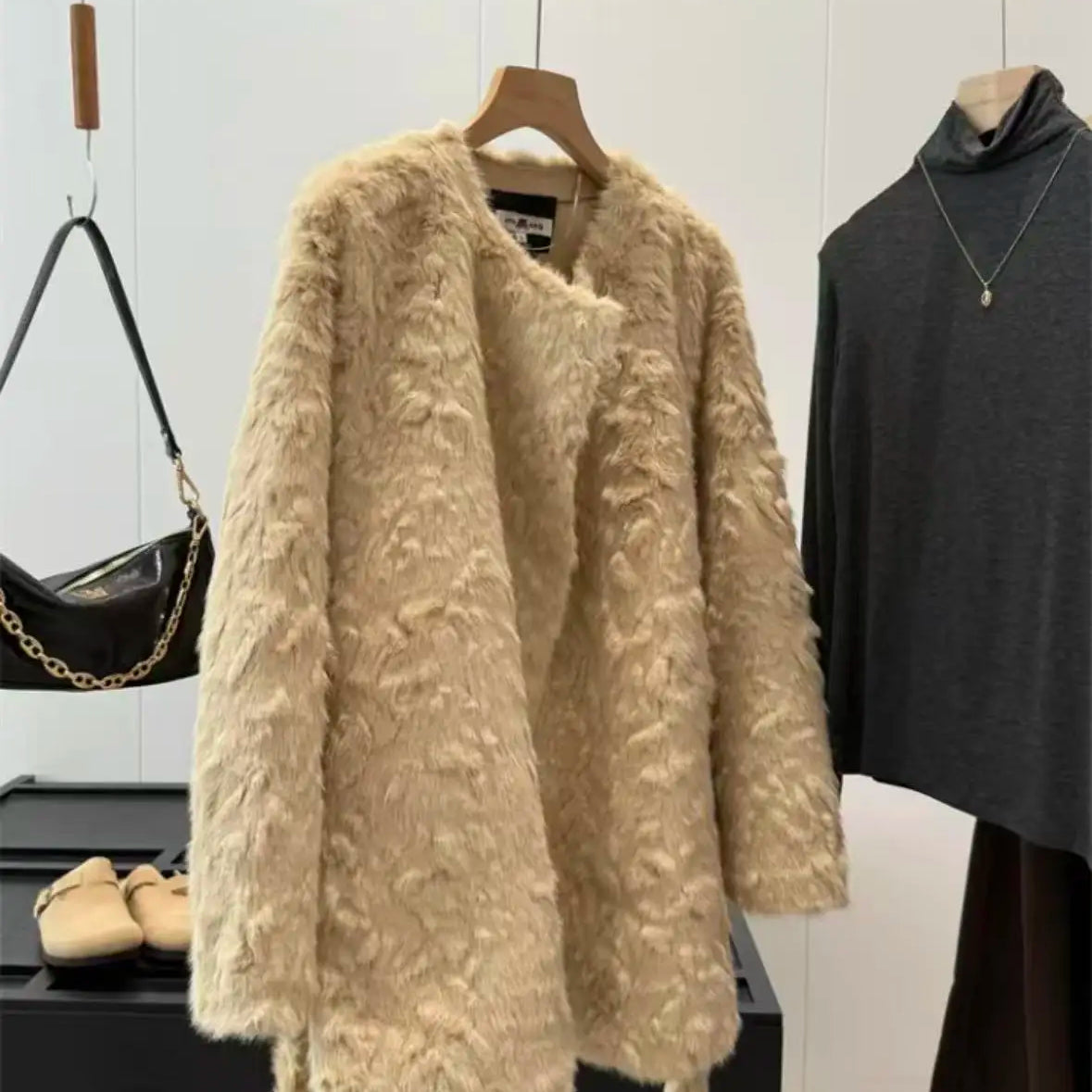 Original 2025 new style women's fashion belt decoration artificial fur effect fur jacket coat coat