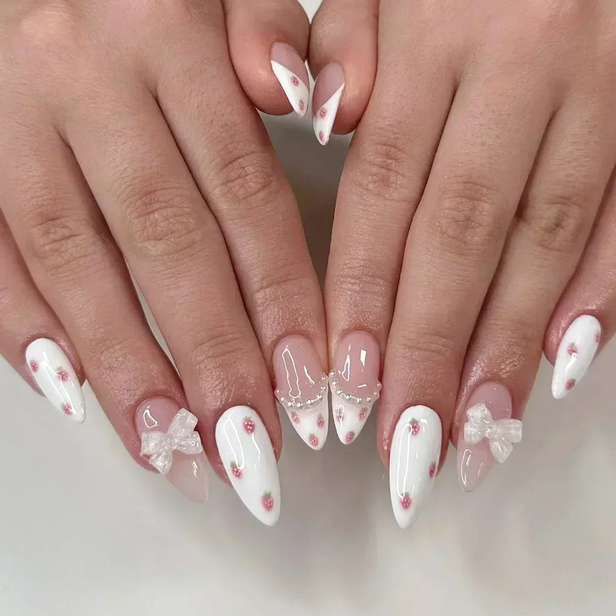 24Pcs Almond False Nails Cute Strawberries with French Design Simple White Wearable Fake Nails Decoration Press on Nail Tips Art 30