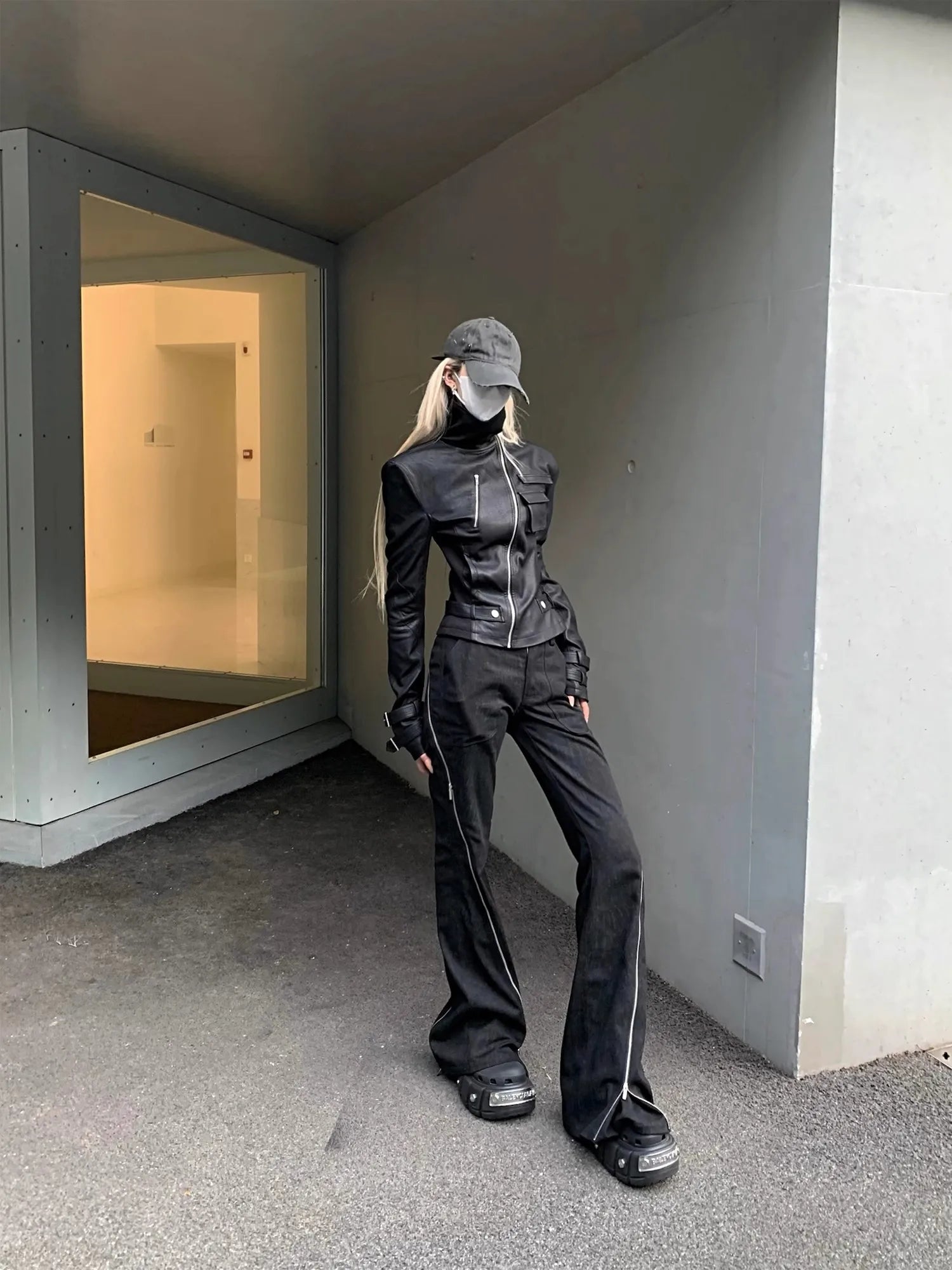 Lautaro Spring Autumn Cool Handsome Short Black Fitted Pu Leather Jacket Women Long Sleeve Zip Up Luxury Designer Clothing 2025 Black