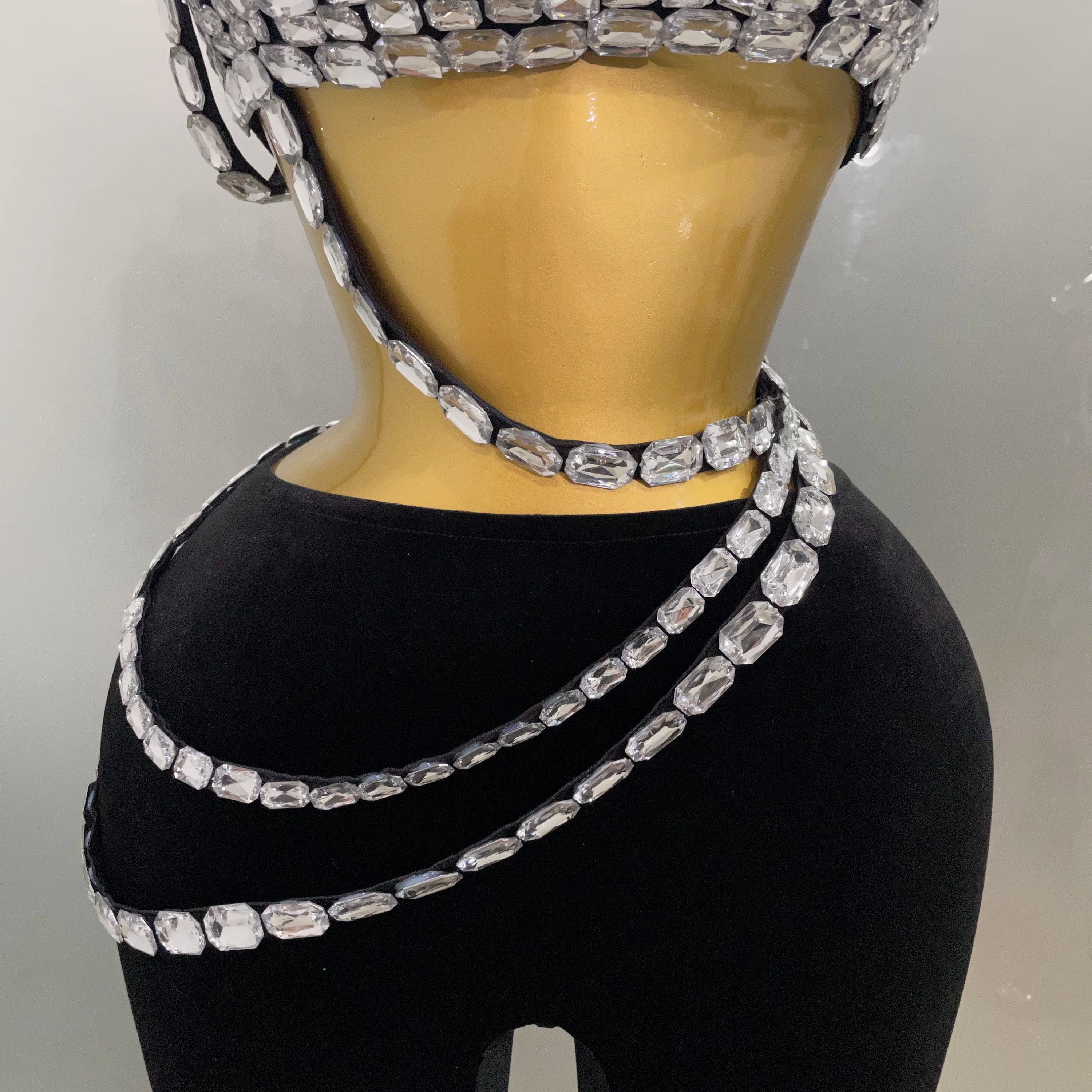 2025 New Luxury Sparkle Diamonds Sexy Crop Top Velour Pant Two Pieces Set Women Celebrate Birthday Party Nightclub Stage Costume