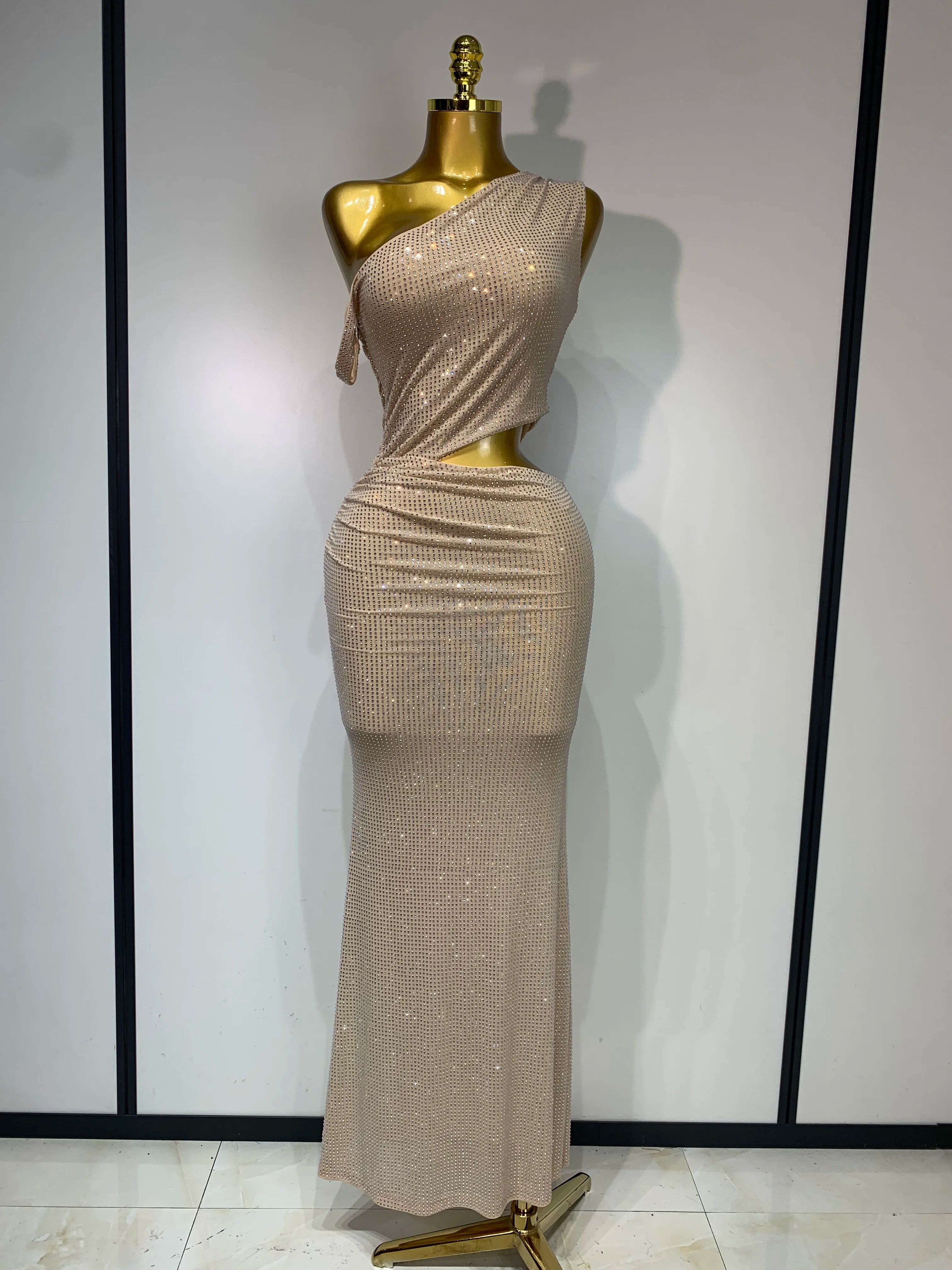 Women Sexy One Shoulder Exposed Waist Diamonds Bodycon Long Dress Cut Out Luxury Crystal Dresses Evening Party Birthday Gowns Beige