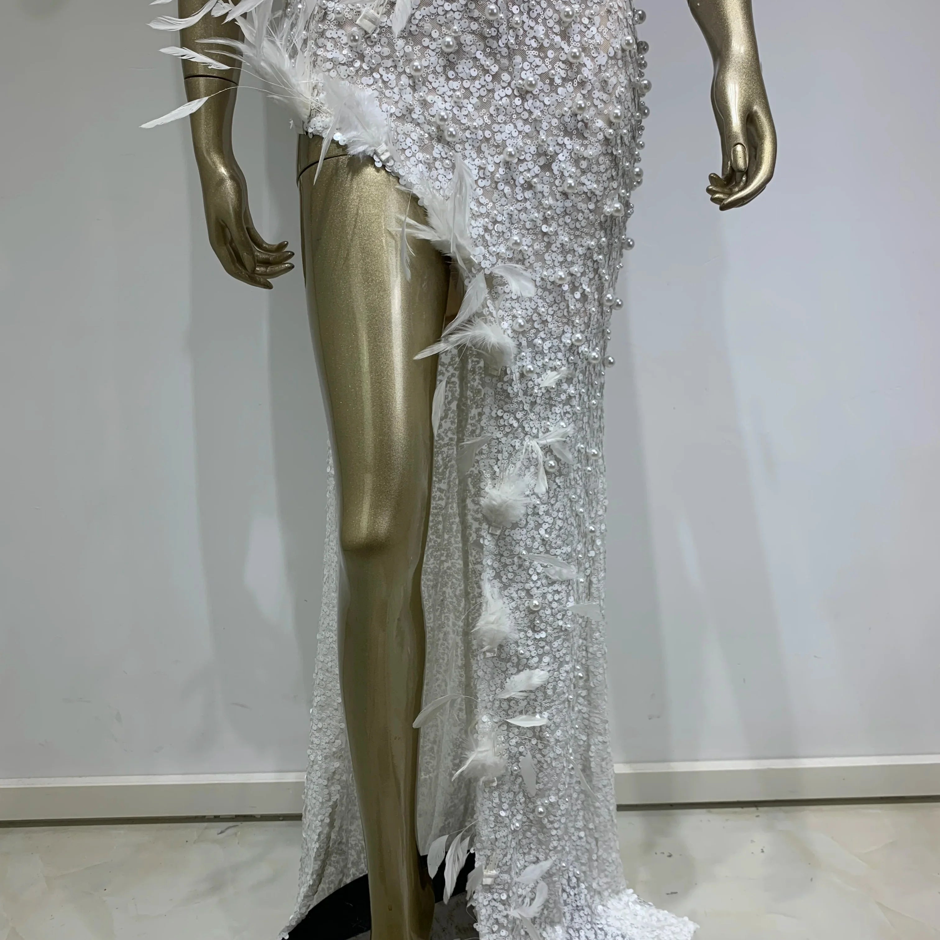 Luxury Sexy Strapless Feather Sequins White Pearl Maxi Long Women Gowns Dress Elegant Party Evening Stage Performance Dress