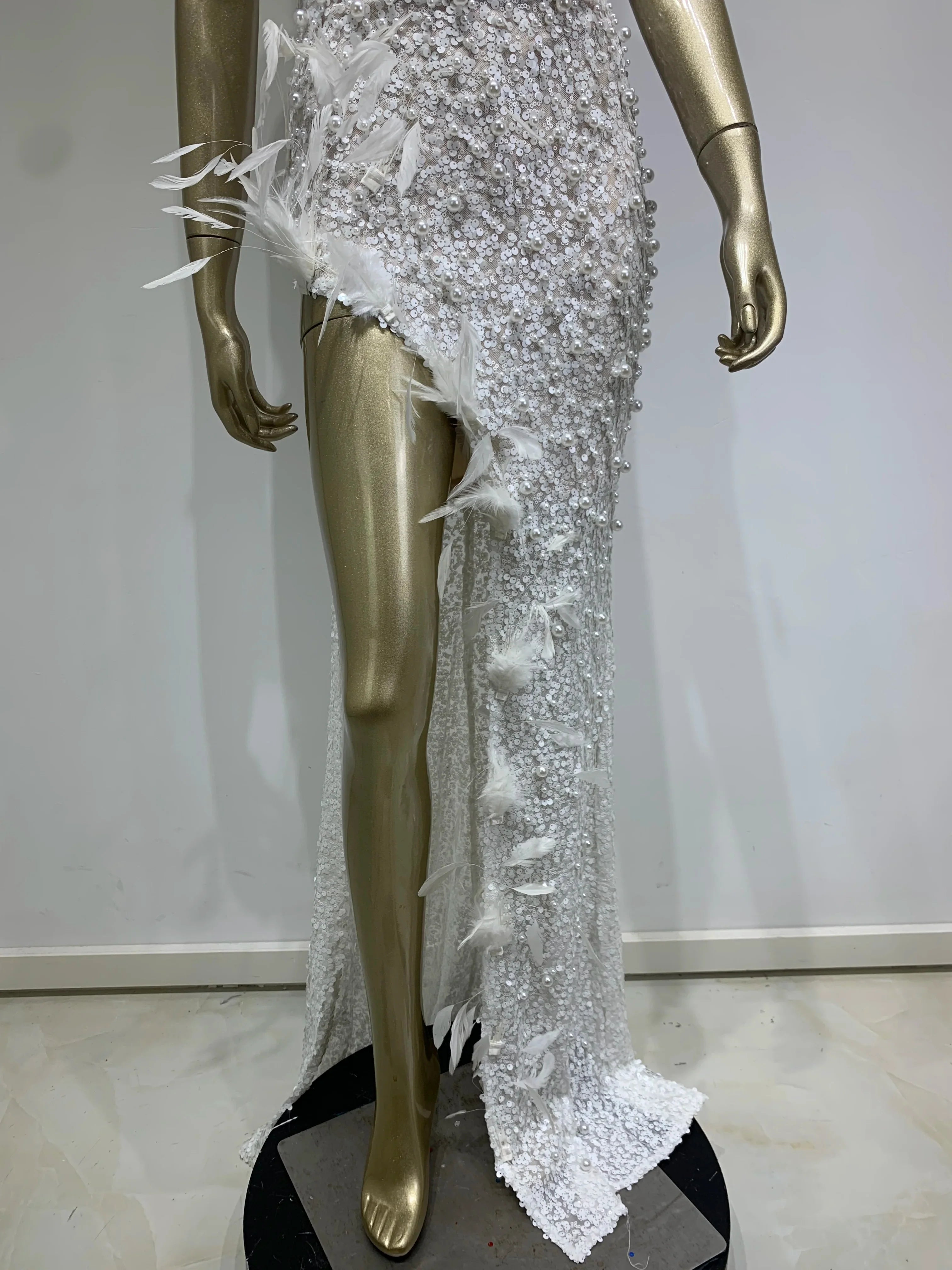 Luxury Sexy Strapless Feather Sequins White Pearl Maxi Long Women Gowns Dress Elegant Party Evening Stage Performance Dress