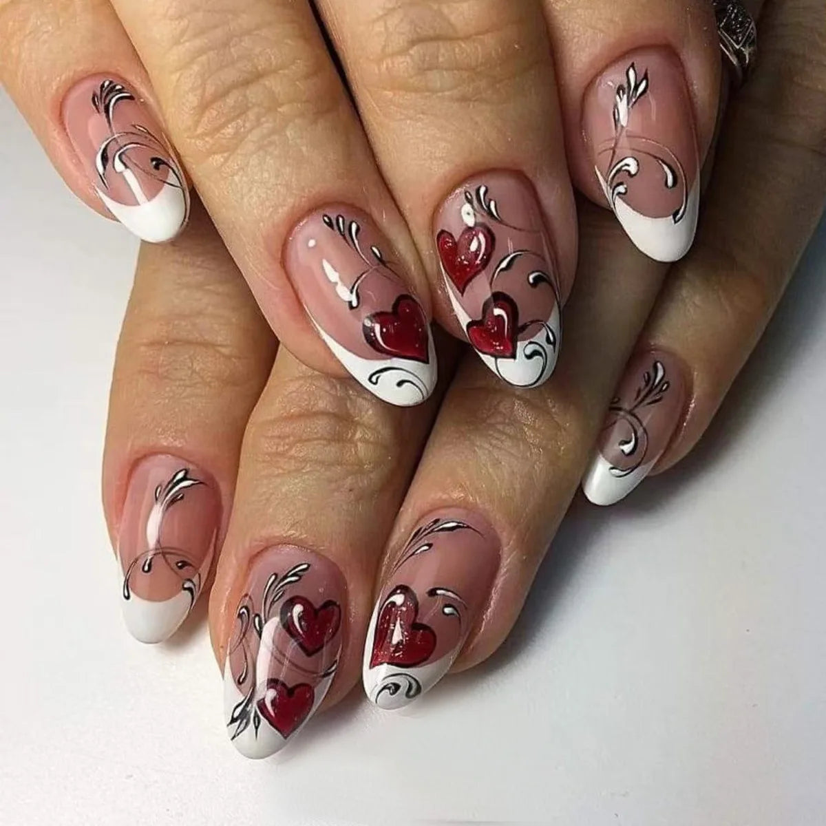 24Pcs Sweet Y2k Press on False Nail with Heart Pearl Diamonds Pink Nail Art French Almond Gradient Wearable Fake Nail Spice Girl 2