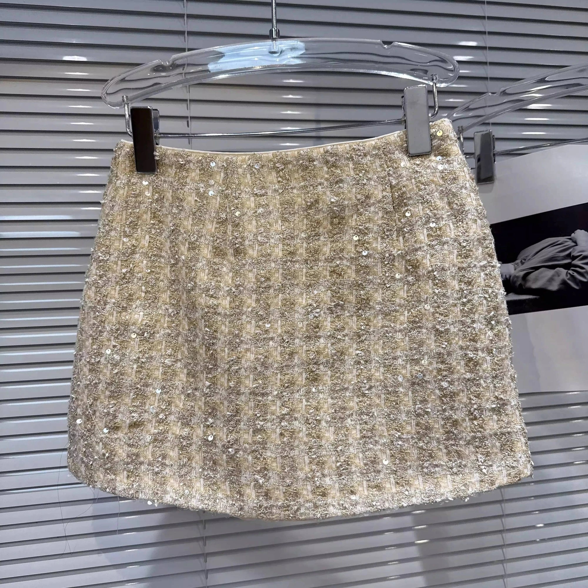 Winter New Fashion Style Sequin Woven Tweed Short Skirt For Women High Waist A-line Wrapped Hip Skirts 11A07805 Champagne