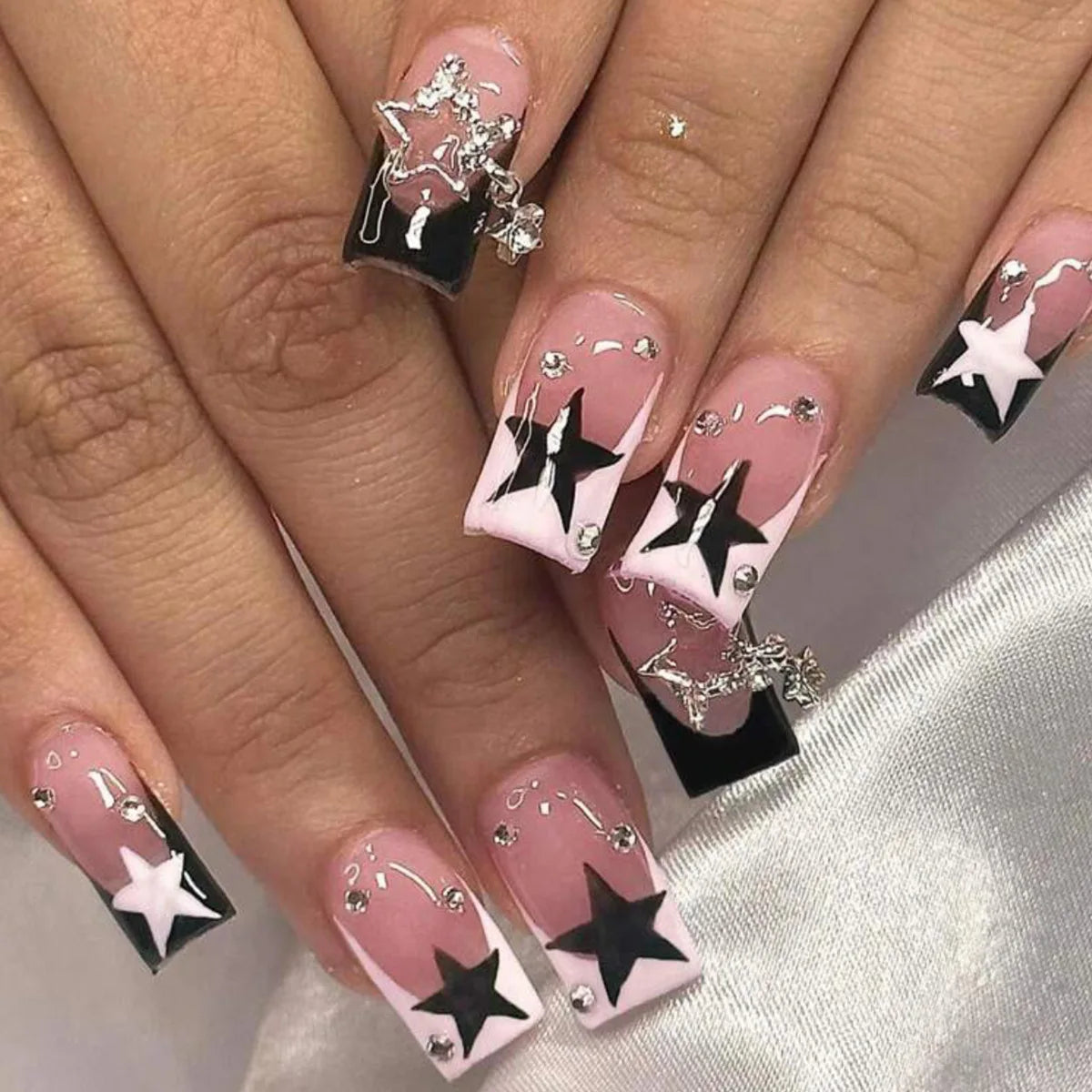 24Pcs French Pink Press on Nails Short Square Head Fake Nails with Flower Rhinestone Design Wearable Finished False Nail Tips 371