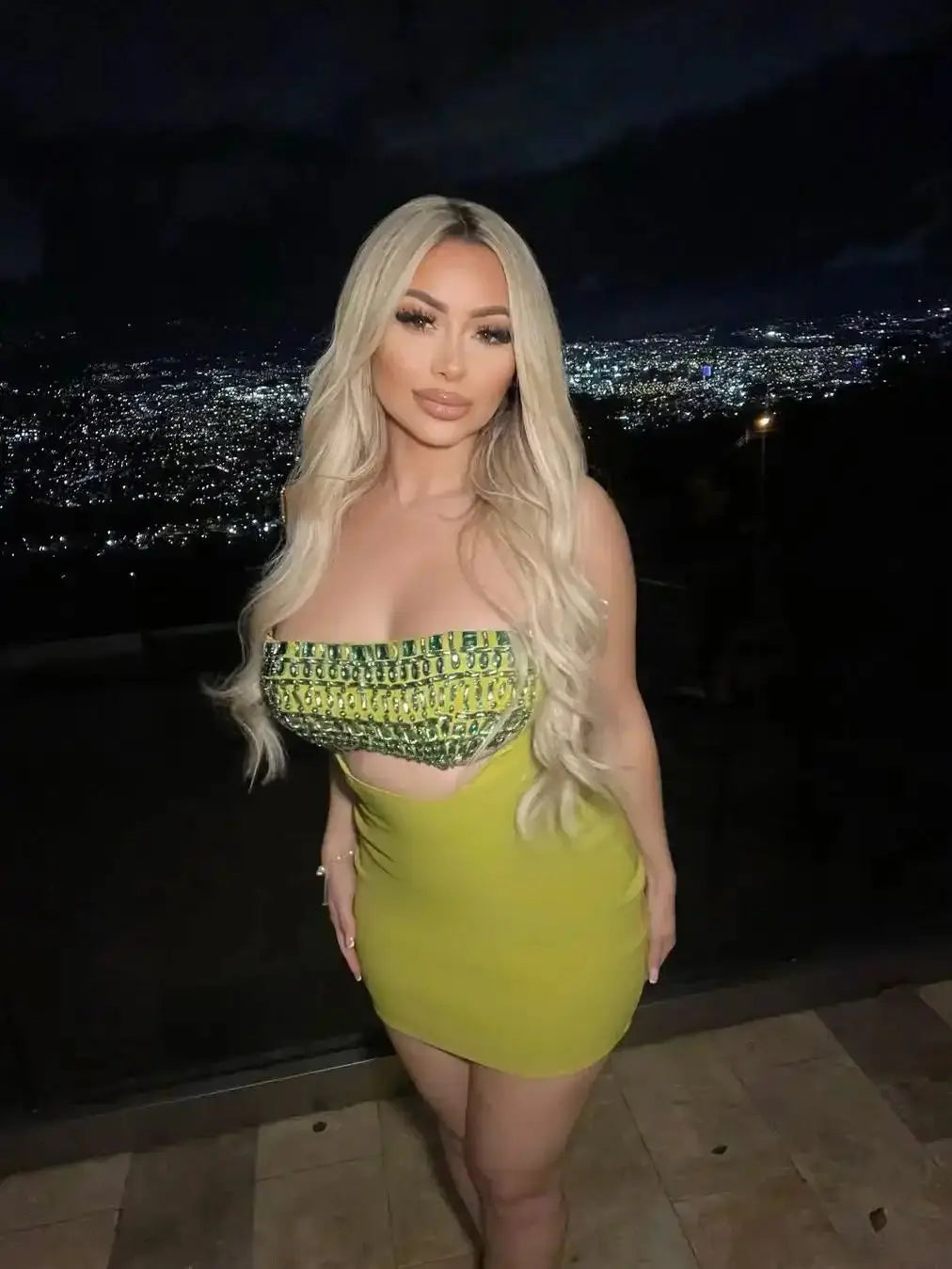 2025 Shining Diamonds Sexy Hollow Strapless Sheath Green Bandage Mini Dress Fashion Woman Party Dress Music Festival Outfit green