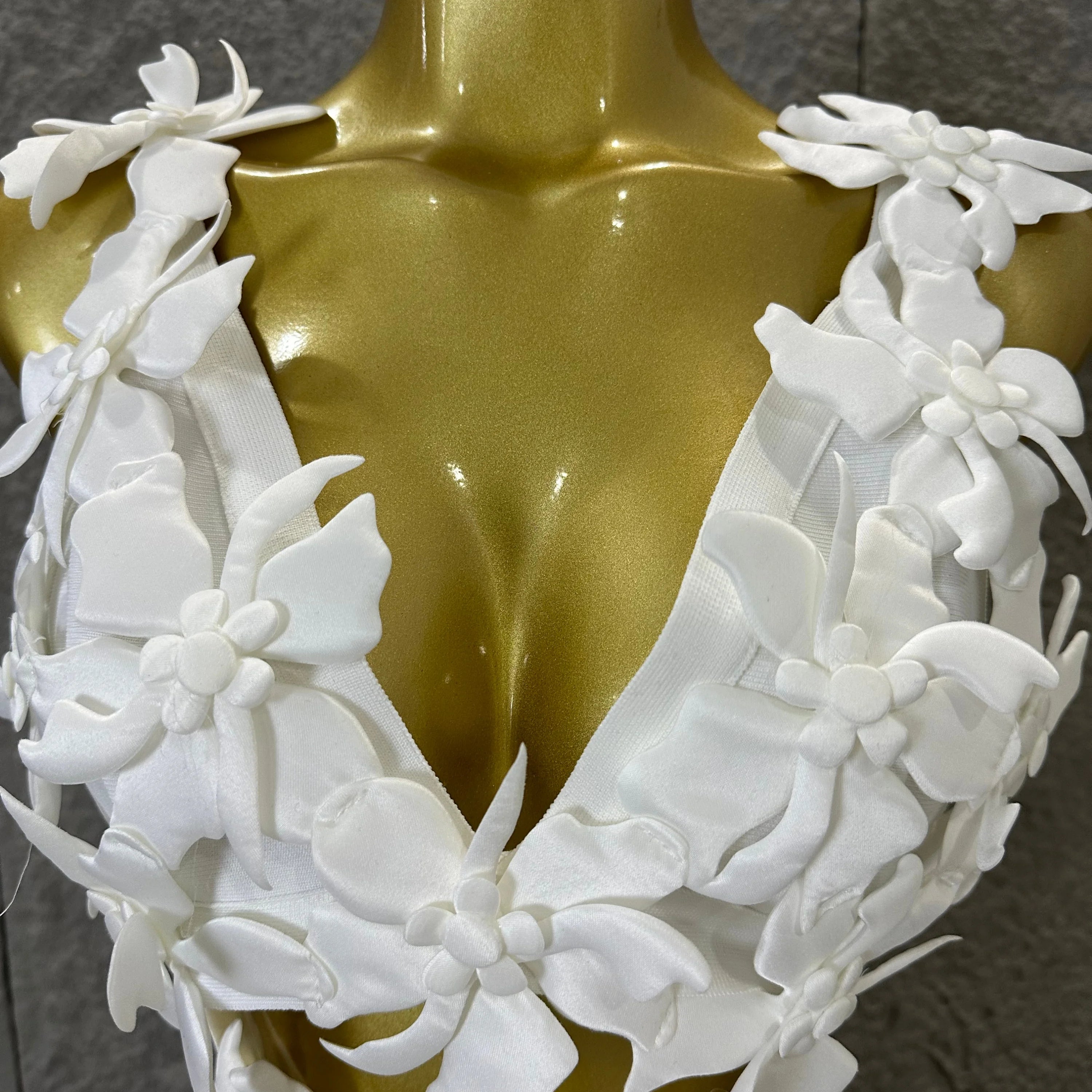 2026 Glamorous White 3D Floral Maxi Dress Women Sexy V-Neck Sheer Cutout Waist Bodycon Outfit Evening Gala Party Costume