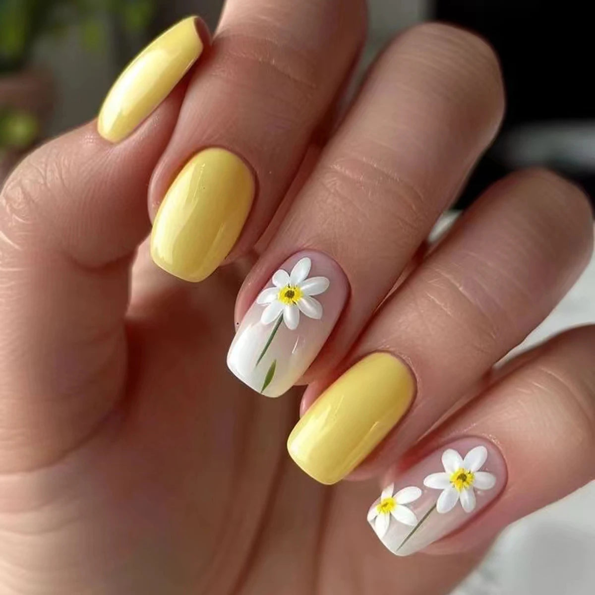 24 Pcs Square European Style Press On Nails Medium Shine Yellow Flower Fake Nails Reusable Cute False Nail For Women/Girls