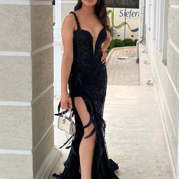Black Pearls Long Dress Spaghetti Straps Sweetheart Neck Feathers Embellished Split Sequins Party Evening Gown With Gloves