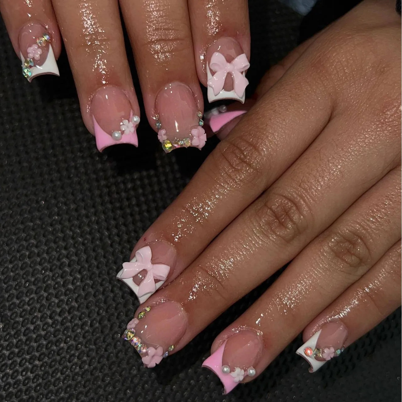 24Pcs French Pink Press on Nails Short Square Head Fake Nails with Flower Rhinestone Design Wearable Finished False Nail Tips 106