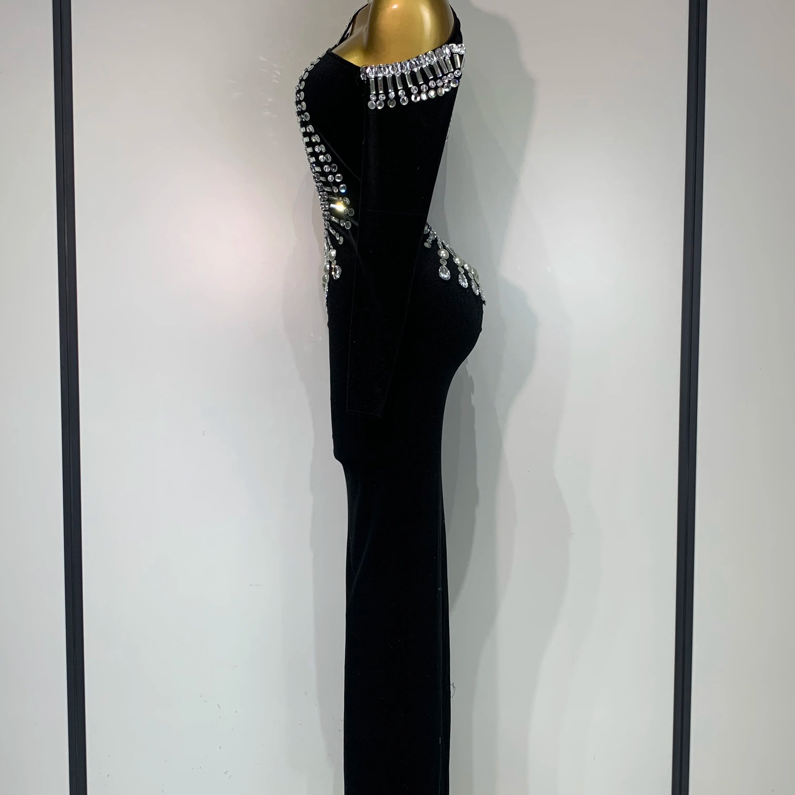 Luxury Birthday Dress Sexy Black Velvet Hollow Out Bodycon Dress Halter Evening Dress Drag Queen Nightclub Wedding Dress