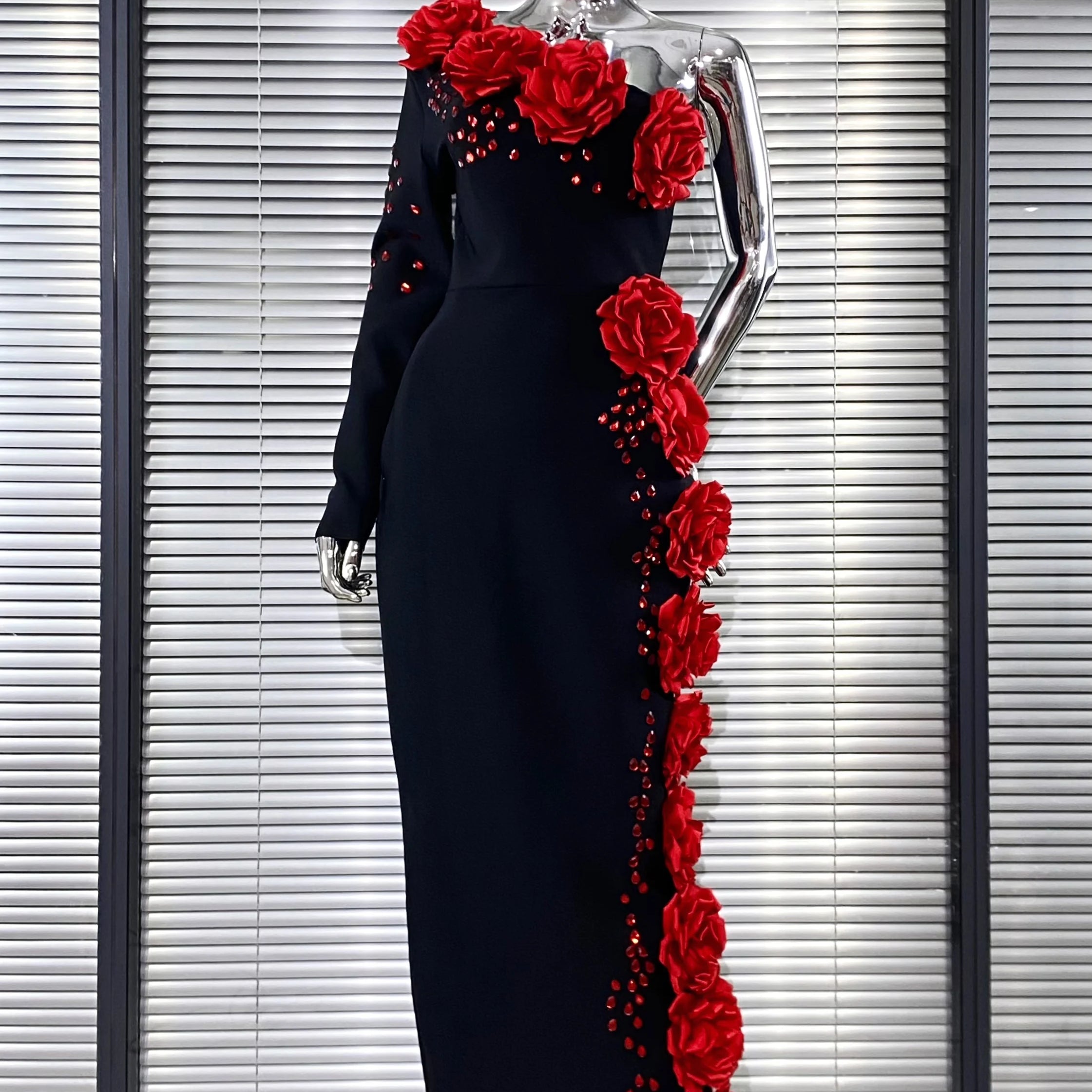 2025 New Red Flowers Shining Diamonds Sexy Oblique Shoulder Black Bandage Dress Woman Birthday Party Dress Wedding Party Outfit