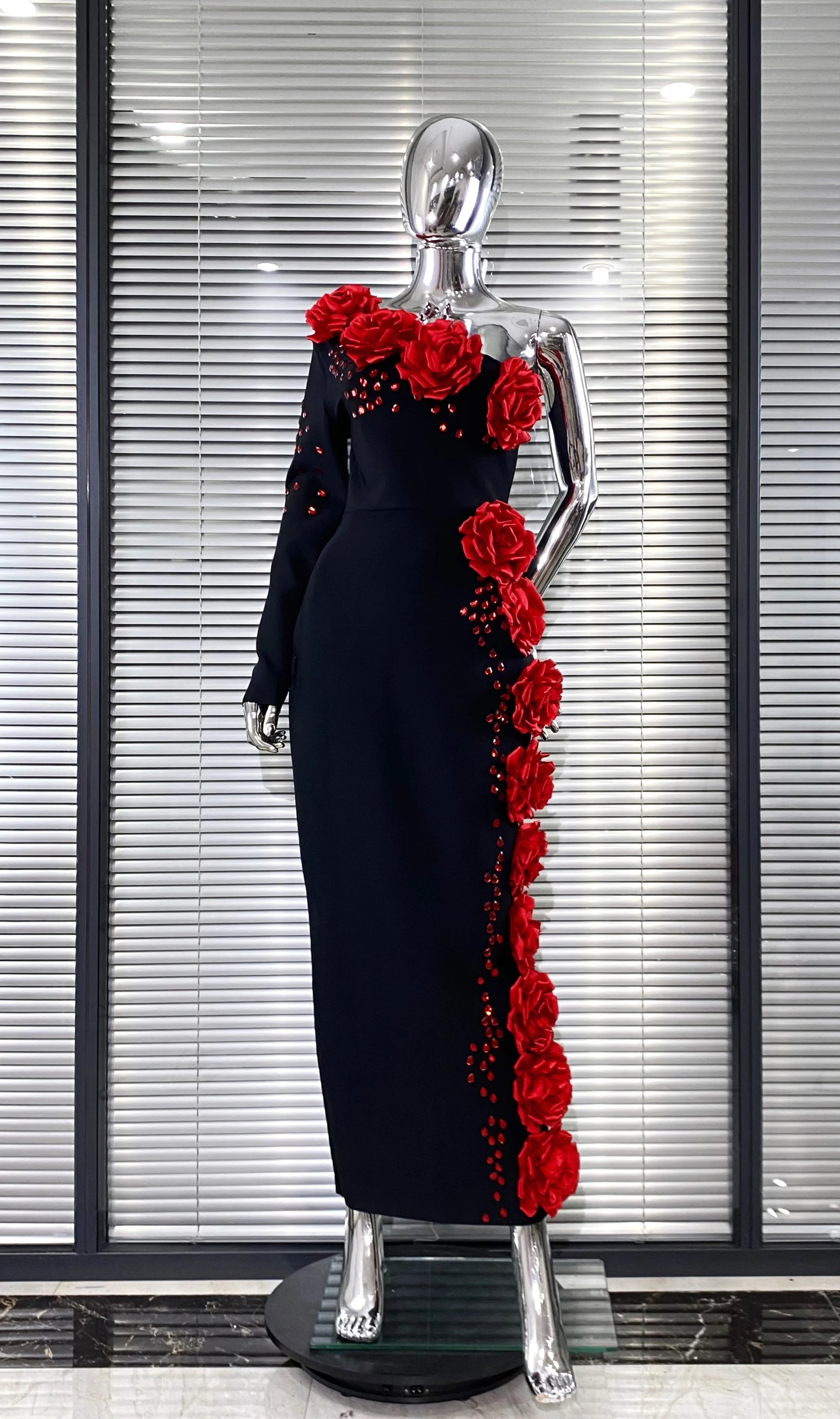 2025 New Red Flowers Shining Diamonds Sexy Oblique Shoulder Black Bandage Dress Woman Birthday Party Dress Wedding Party Outfit