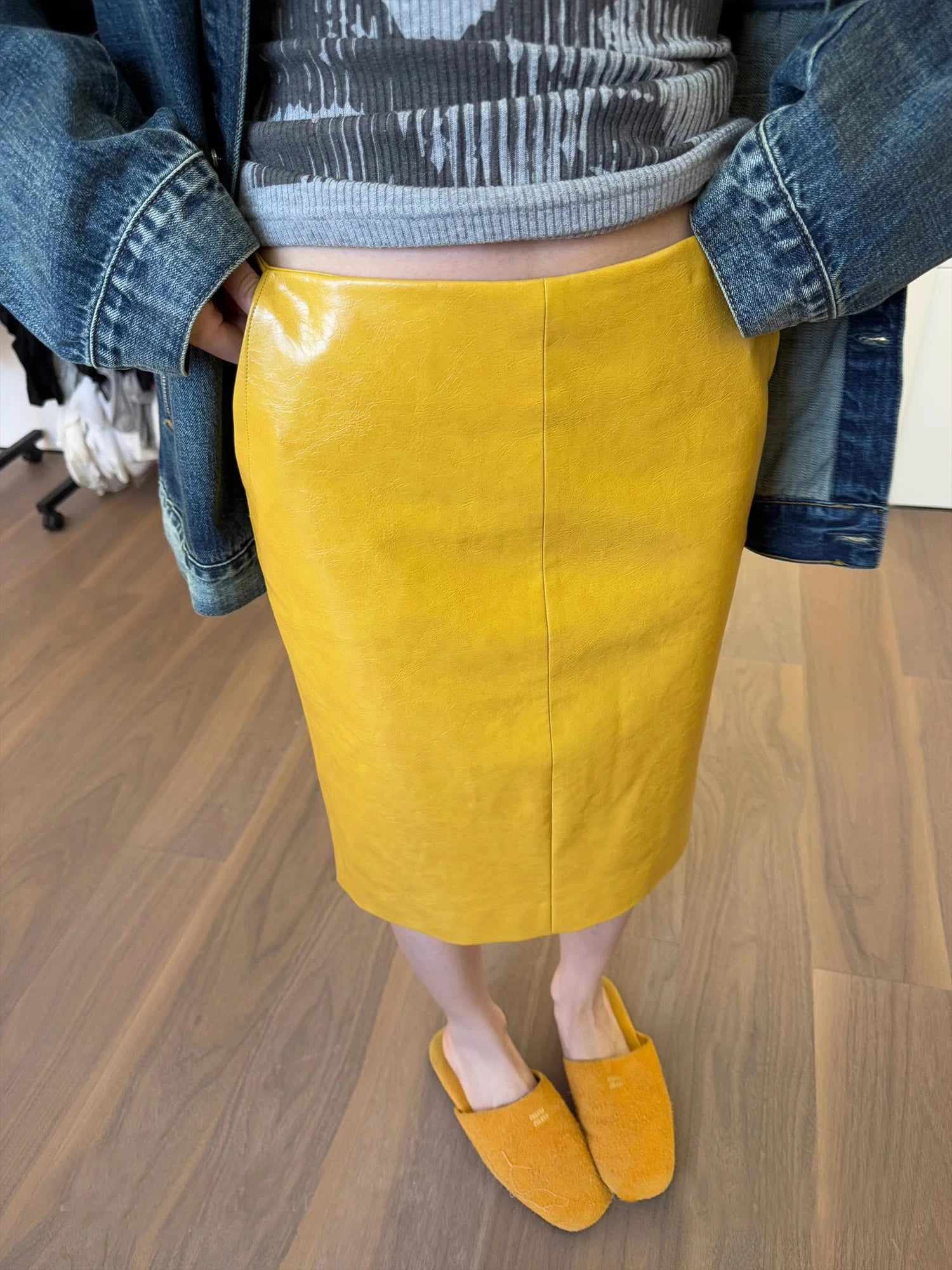 Lautaro Spring Autumn Shiny Reflective Yellow Patent Pu Leather Skirt Women with Back Slit Knee Length Luxury Designer Clothes