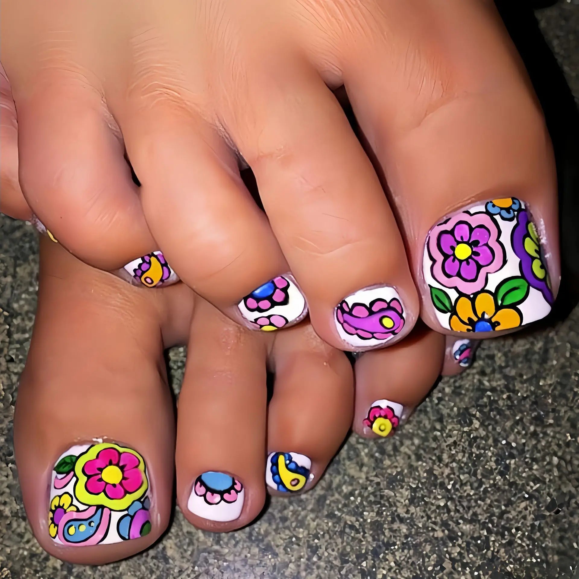 24pcs Summer White False Toenails Ins Simple Flowers Fake Toenails Tips Wearable Detachable Glossy Square Press on Toe nails 3