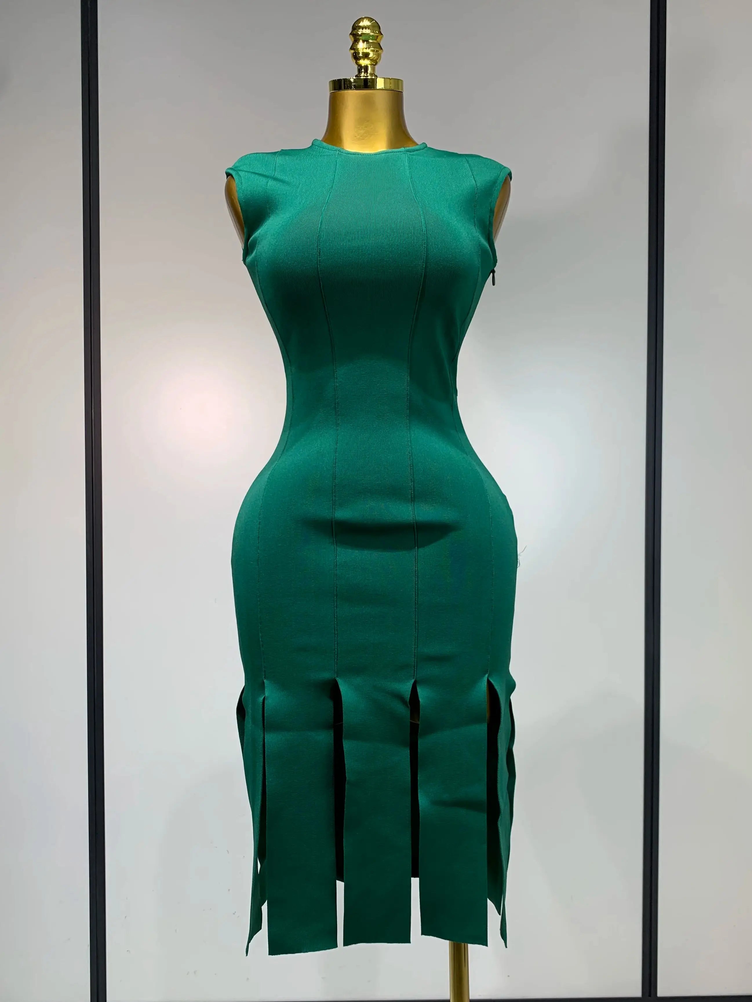 Luxury Birthday Dress Sexy O Neck Sleeveless Hollow Out Fringe Dress Women Green Slim Dresses Elegant Evening Party Club Gowns green
