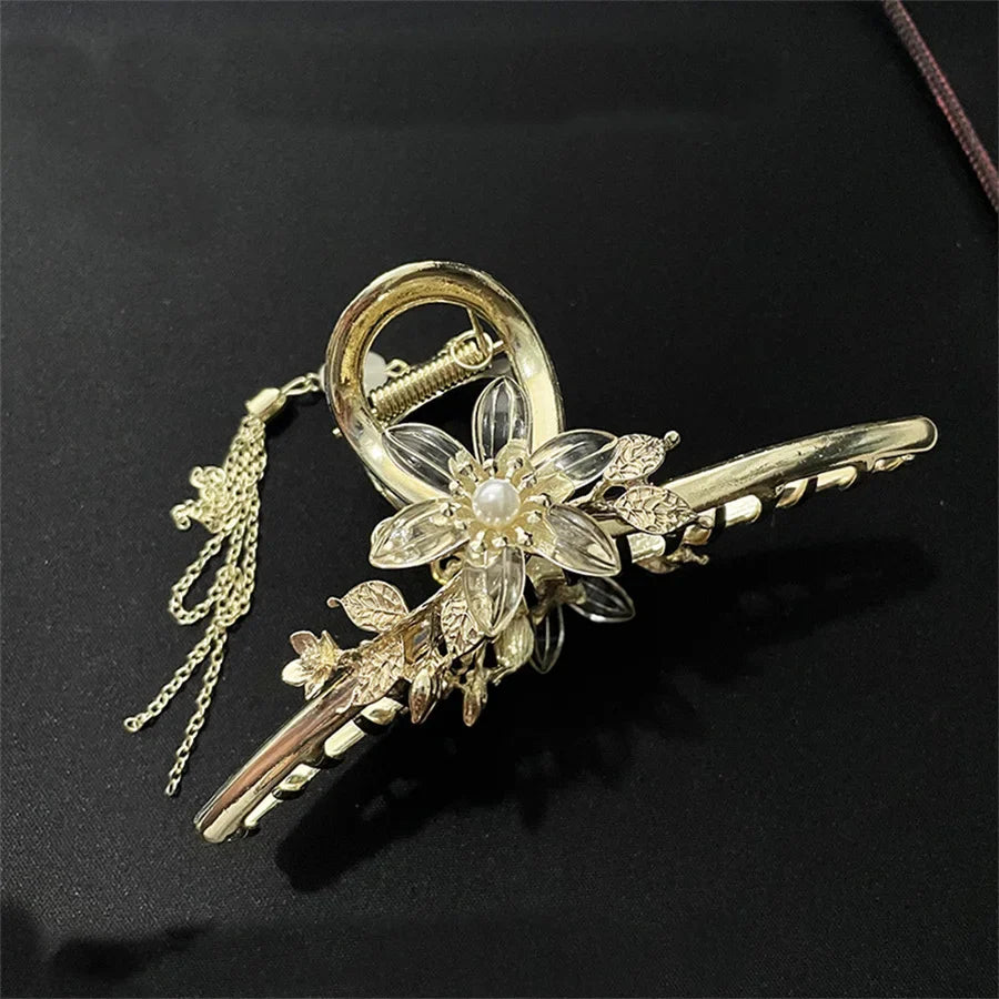 New Fashion pearl crystal flower Metal Hair Claw Clips Simple Non Slip Gold retro Barrettes Hair Jaws For Women Girls Daily gift 2