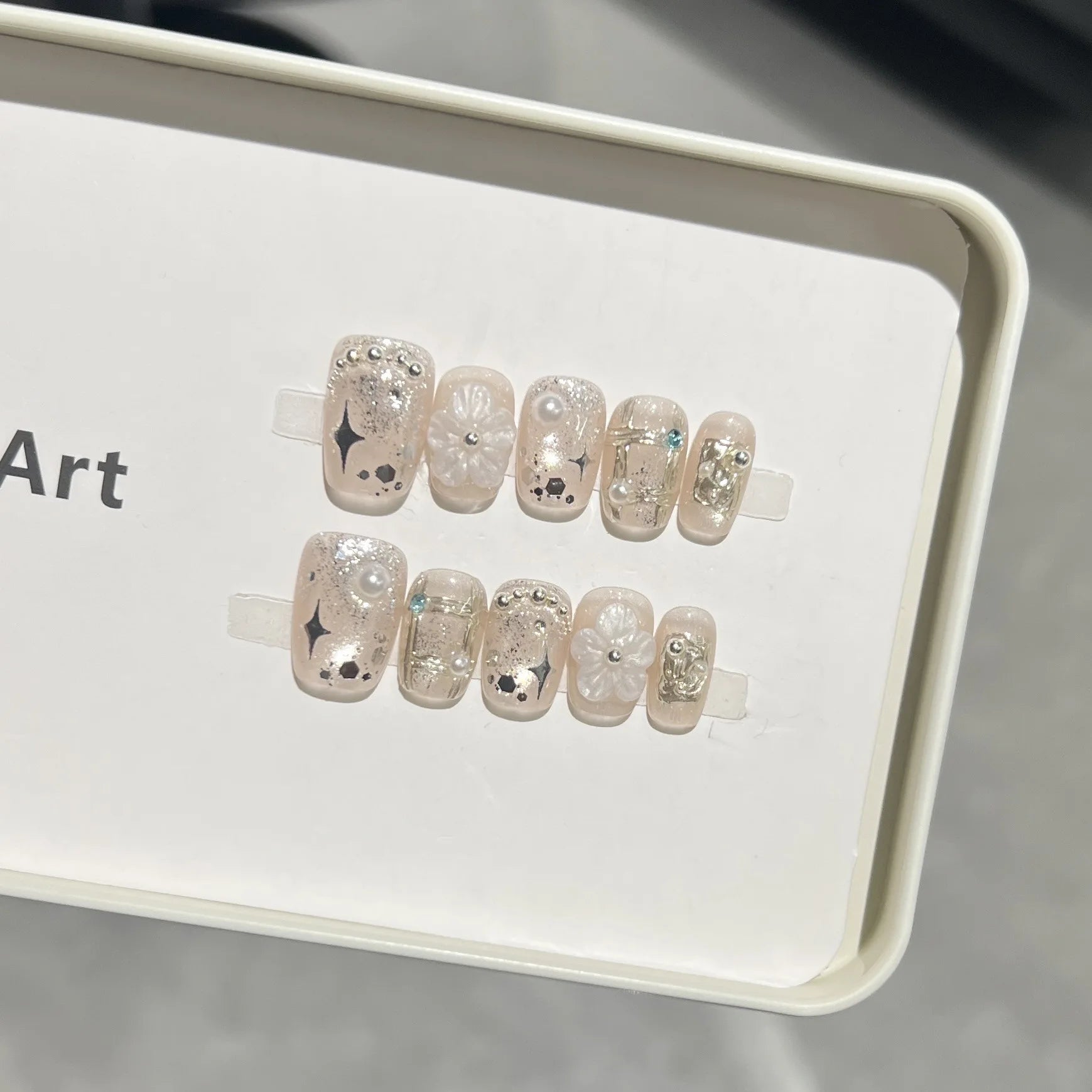 10Pcs Nude 3D Ice Flower Fake Nails White Edge French Manicure Pearl Fashion Handmade Wearable Light Luxury Full Cover Press On